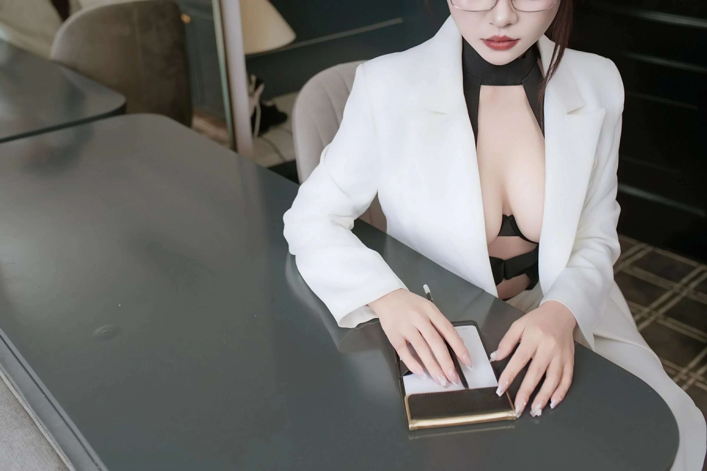 [XiuRen秀人网] 2025.06.26 No.10464 冬安 新人首套写真 白色西服 黑色性感内衣 [94+1P]