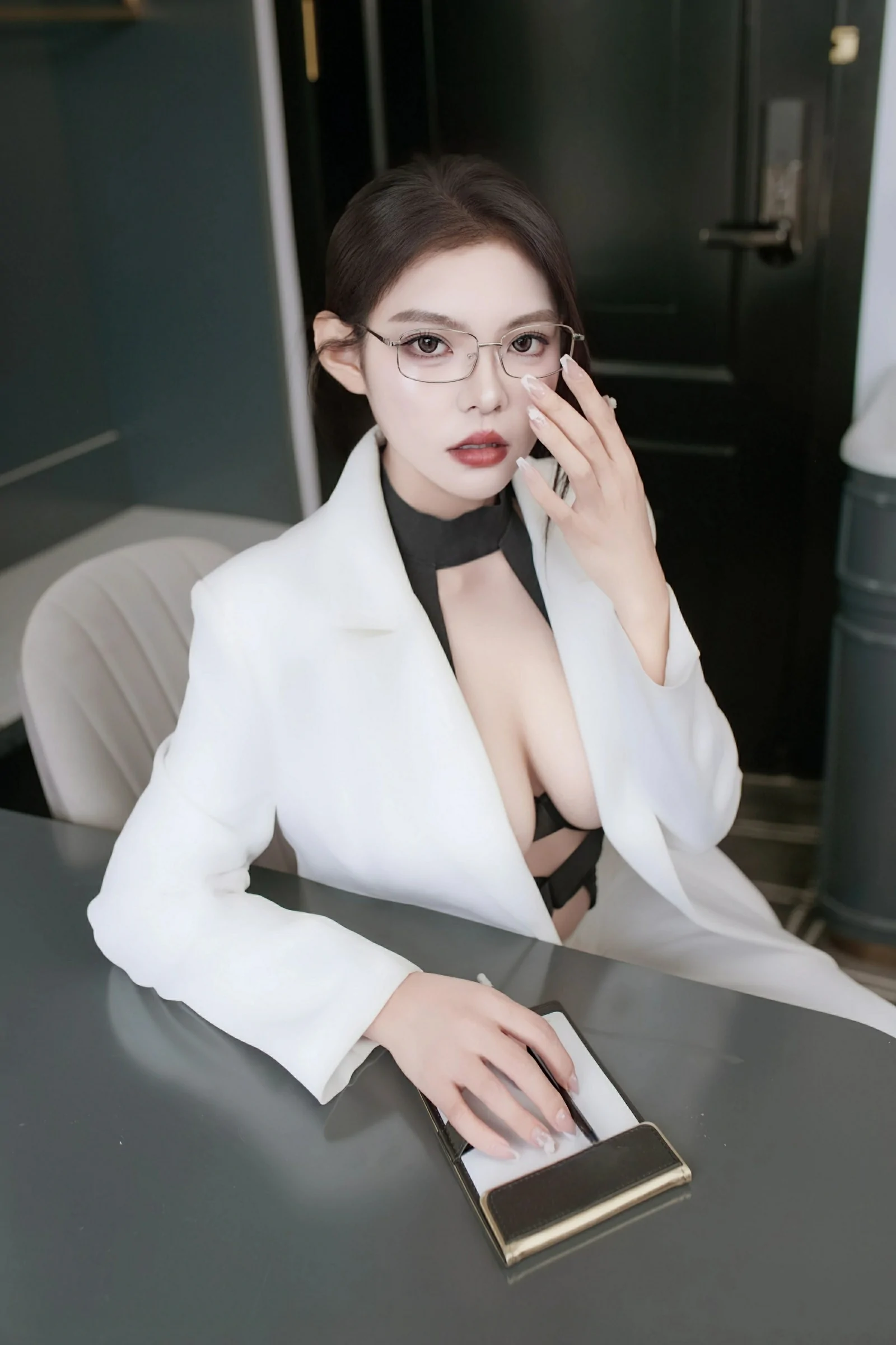 [XiuRen秀人网] 2025.06.26 No.10464 冬安 新人首套写真 白色西服 黑色性感内衣 [94+1P]