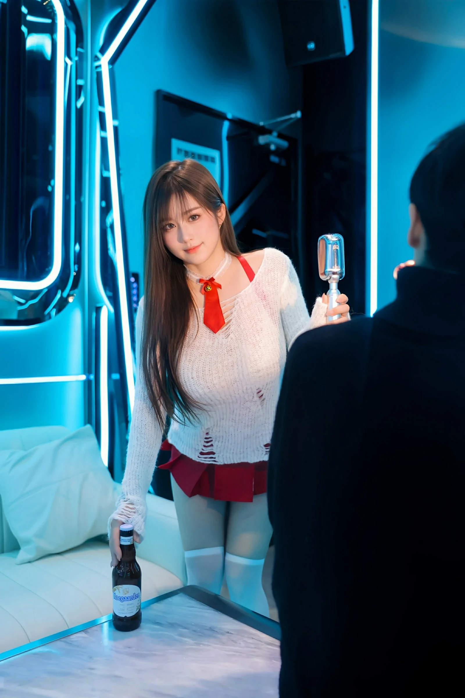 [XiuRen秀人网] 2025.06.26 No.10470 小肉肉咪 红色短裙 白色丝袜 性感写真 [76+1P]