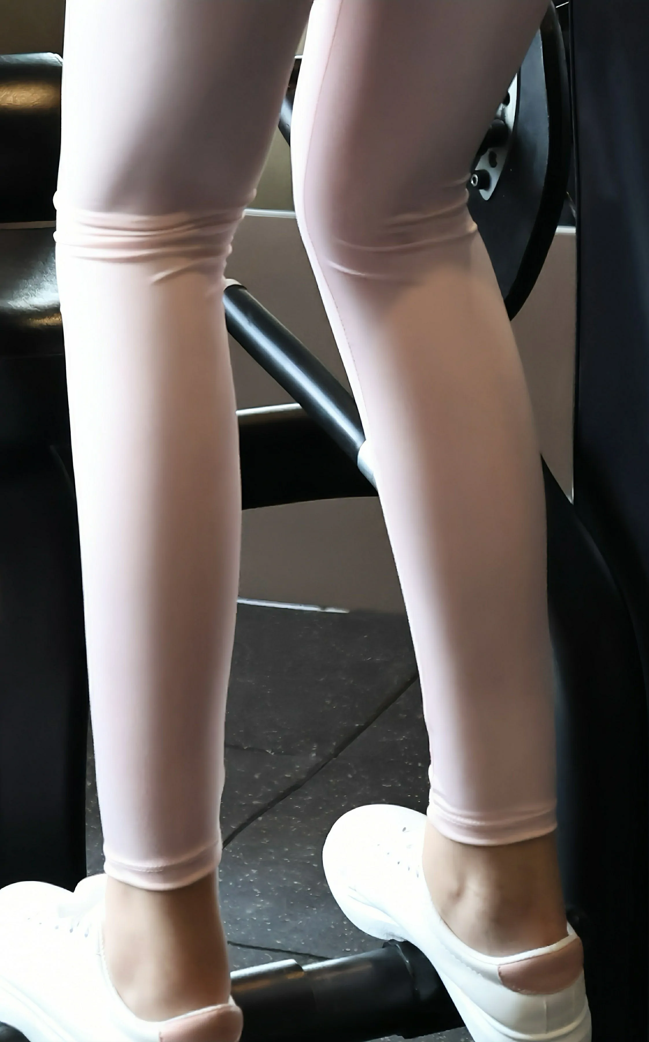 [XiuRen秀人网] 2025.06.27 No.10474 小芭乐 粉色瑜伽服 性感写真 [86+1P]