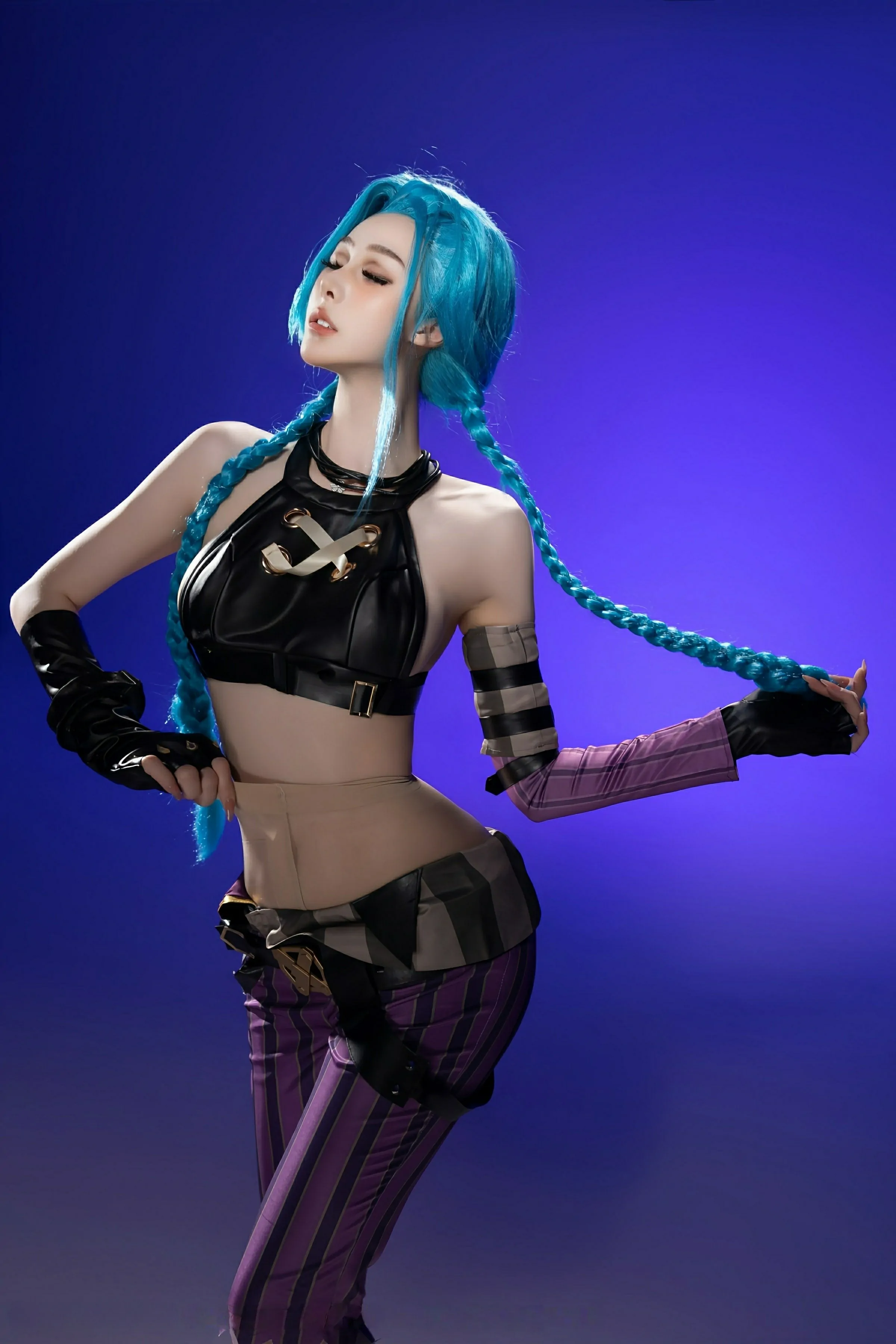 [XiuRen秀人网] 2025.06.27 No.10479 小逗逗 cosplay装扮 诱人肉色丝袜 卡塔尔旅拍写真 [79+1P]