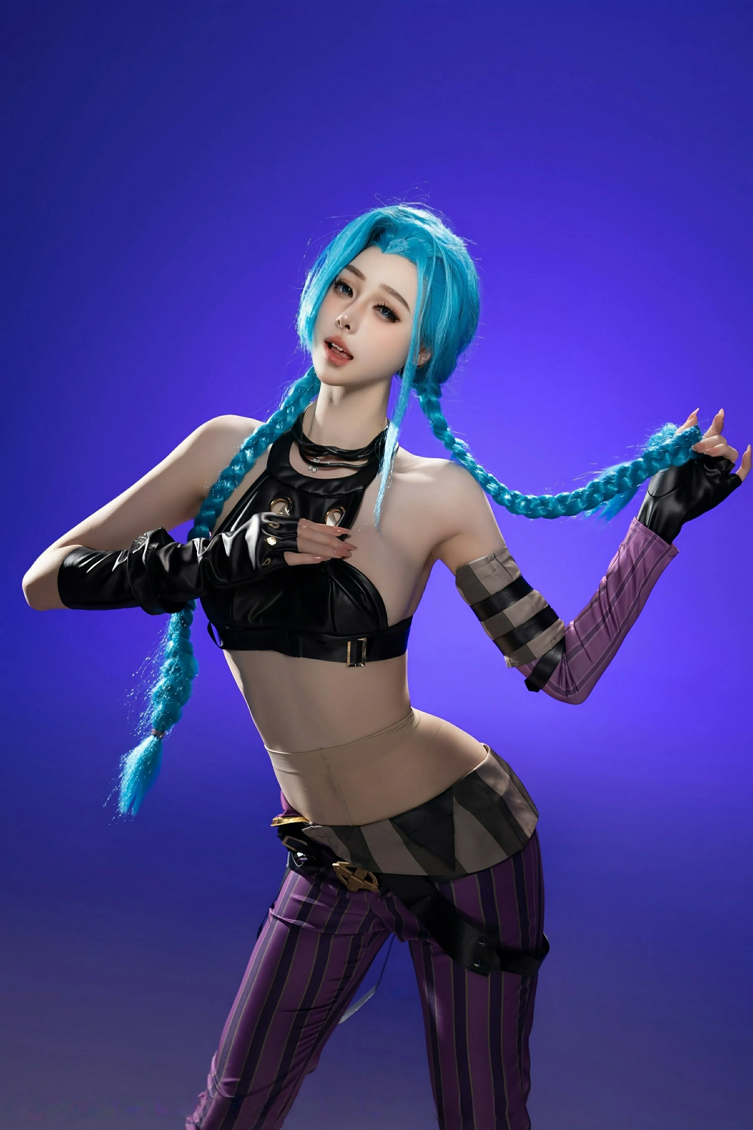 [XiuRen秀人网] 2025.06.27 No.10479 小逗逗 cosplay装扮 诱人肉色丝袜 卡塔尔旅拍写真 [79+1P]