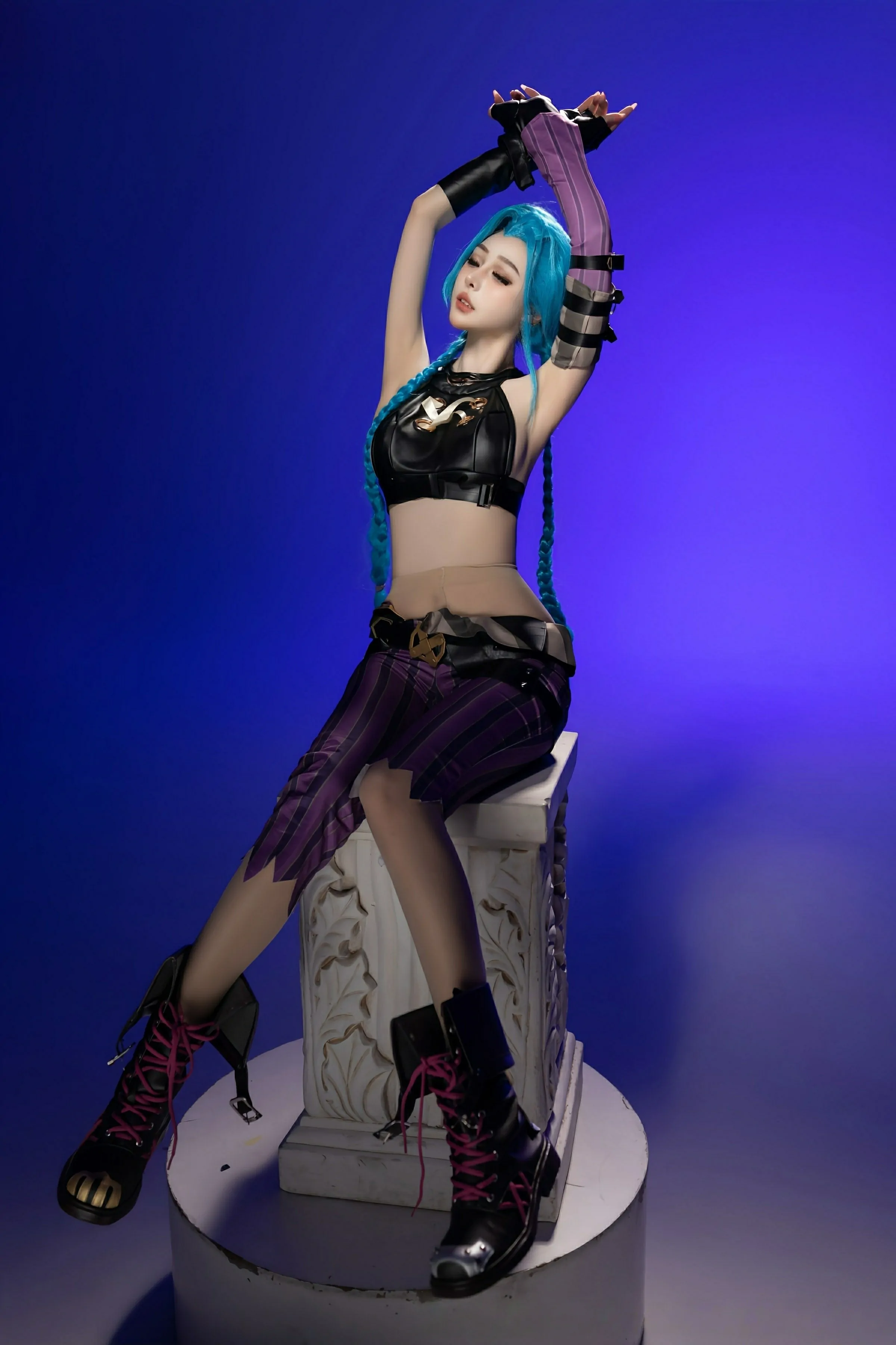 [XiuRen秀人网] 2025.06.27 No.10479 小逗逗 cosplay装扮 诱人肉色丝袜 卡塔尔旅拍写真 [79+1P]