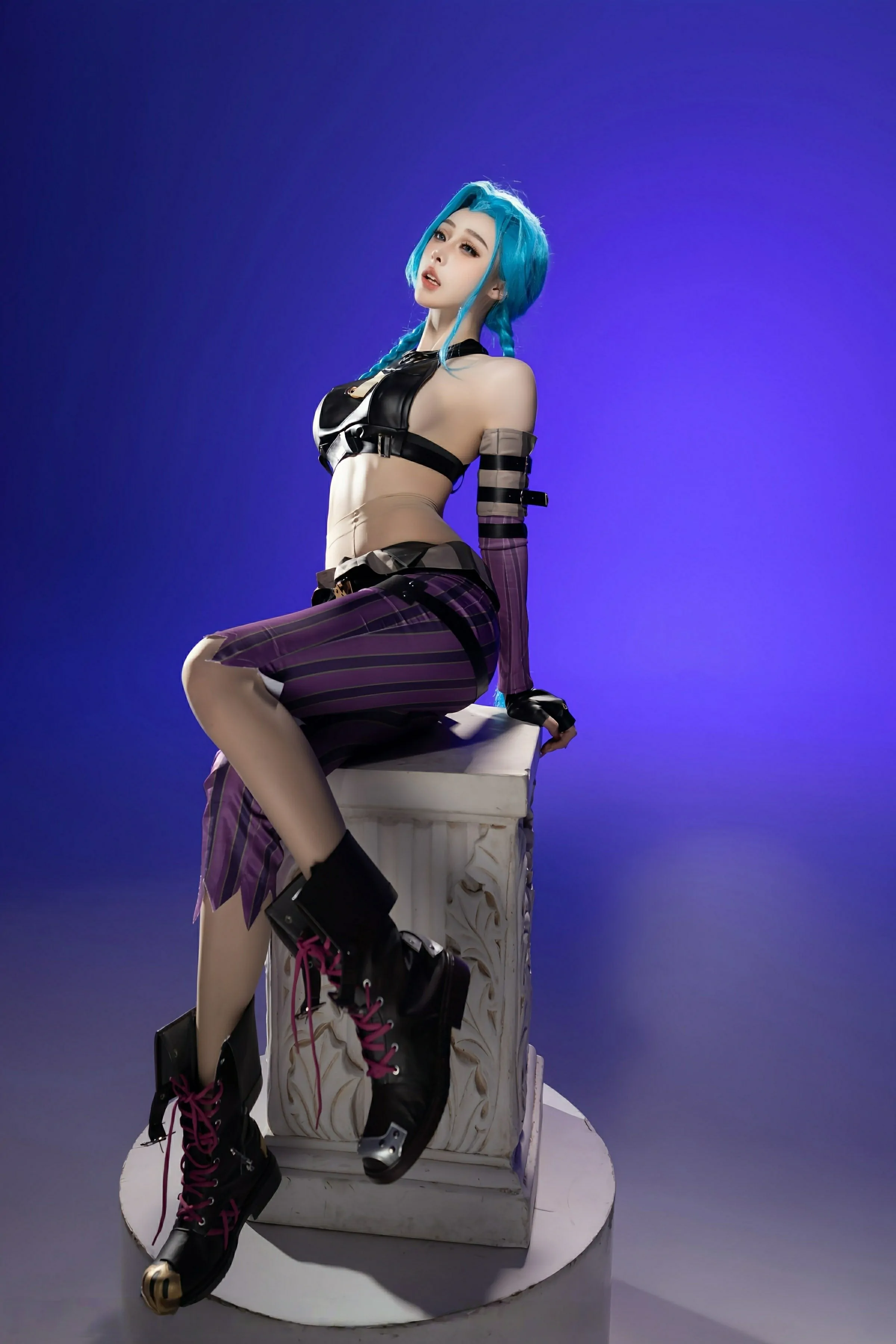 [XiuRen秀人网] 2025.06.27 No.10479 小逗逗 cosplay装扮 诱人肉色丝袜 卡塔尔旅拍写真 [79+1P]