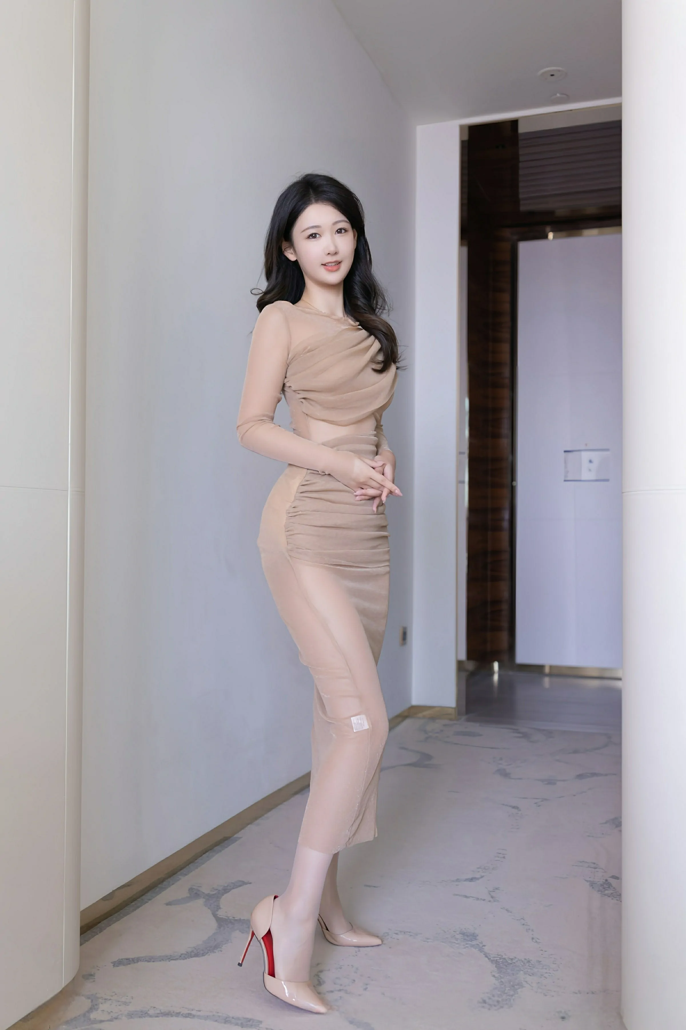[XiuRen秀人网] 2025.06.30 No.10486 唐安琪 肉色连衣裙 白色丝袜 性感写真 [81+1P]