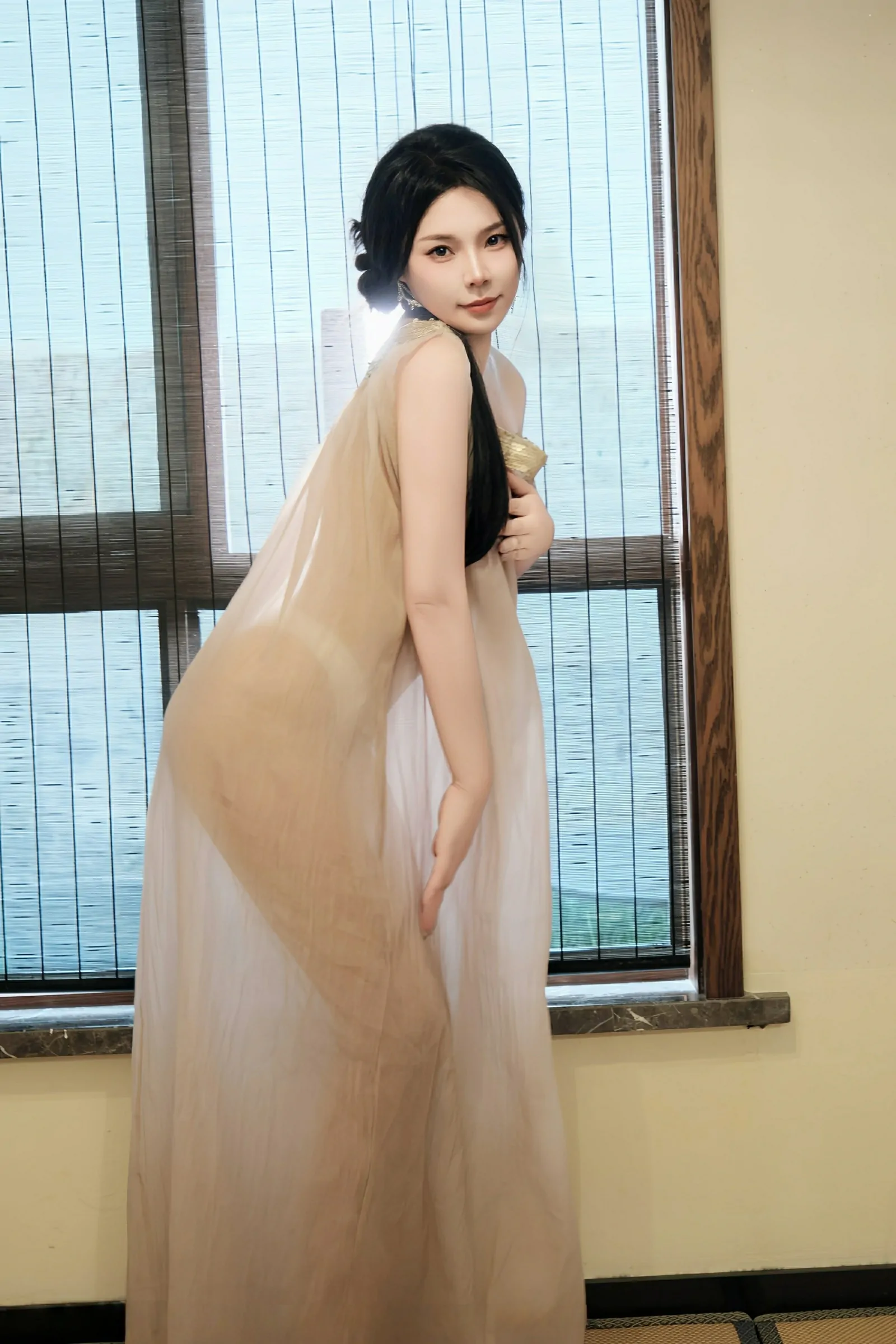 [XiuRen秀人网] 2025.07.03 No.10500 麦田 透视连衣裙 性感写真 [50+1P]