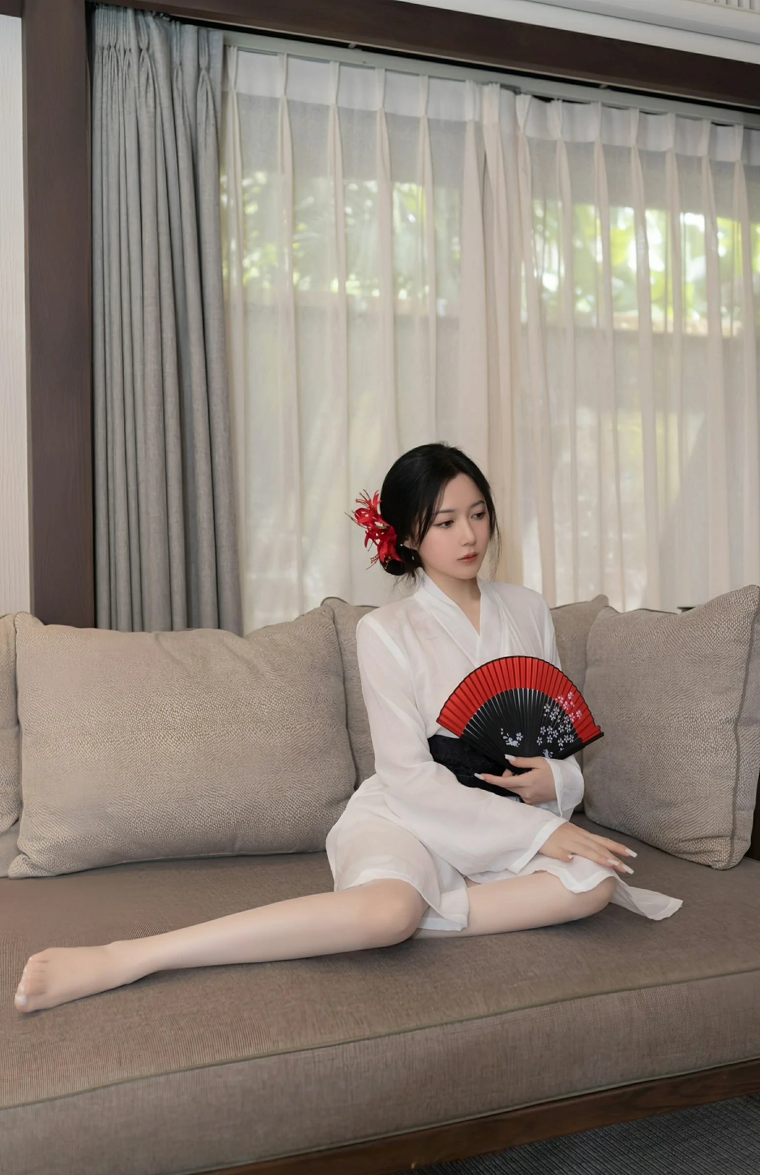 [XiuRen秀人网] 2025.07.04 No.10514 鱼子酱Fish 白色服饰 白色丝袜 性感写真 [80+1P]