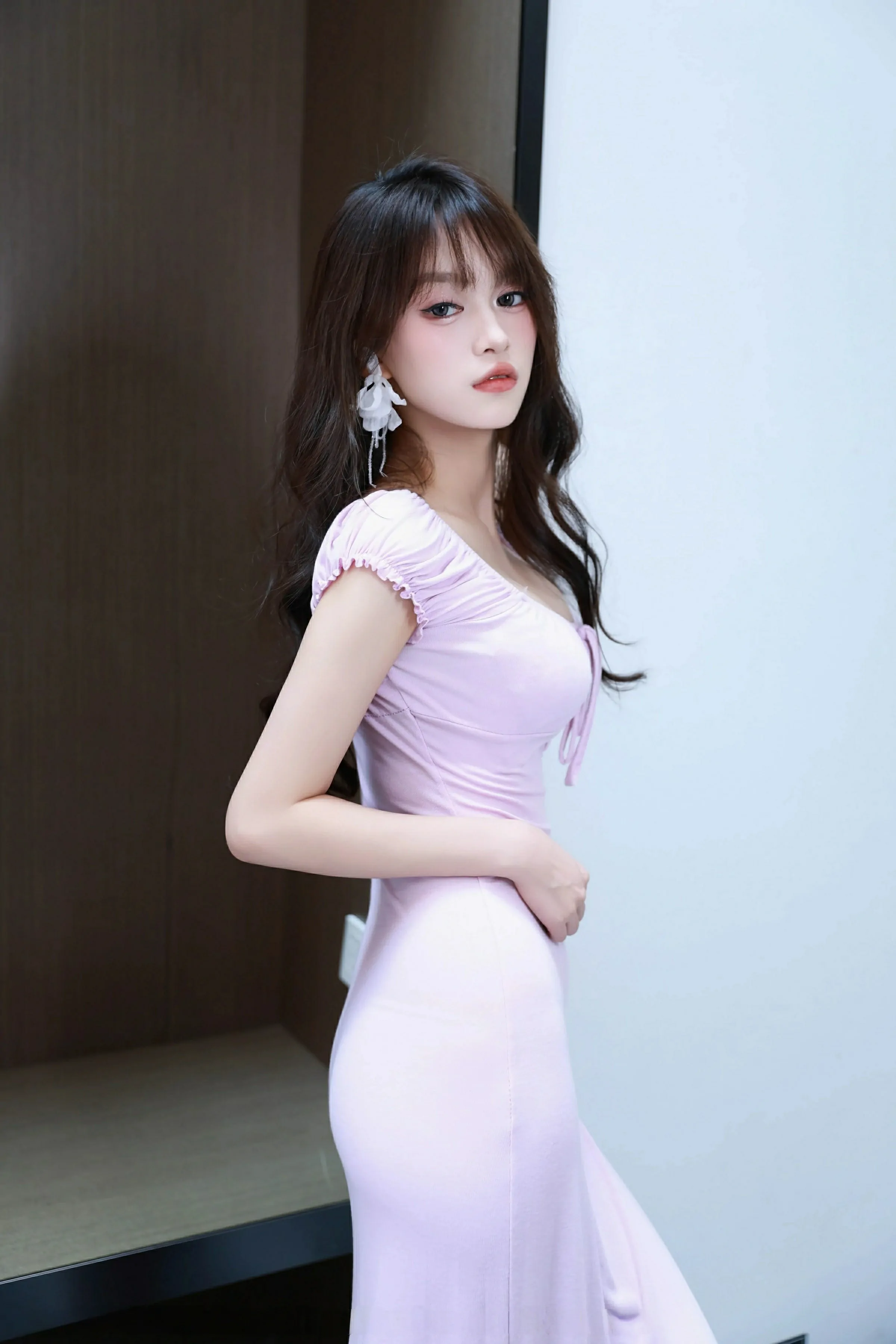 [XiuRen秀人网] 2025.07.10 No.10532 糯咪 甜美面容 苗条身材 紫色长裙 性感写真 [79+1P]