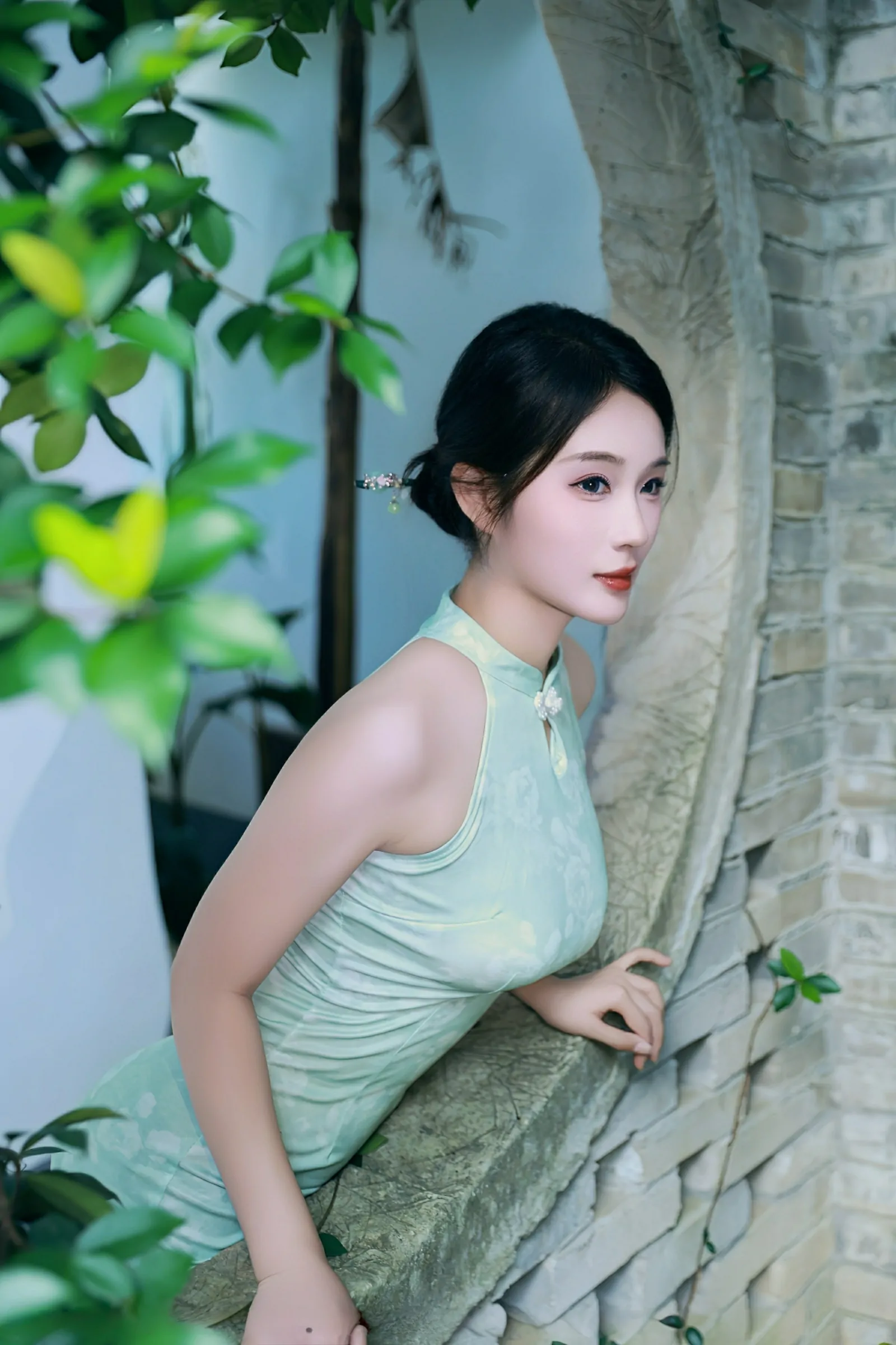 [XiuRen秀人网] 2025.07.11 No.10538 南乔 浅绿色旗袍 黑色内衣 性感写真 [84+1P]