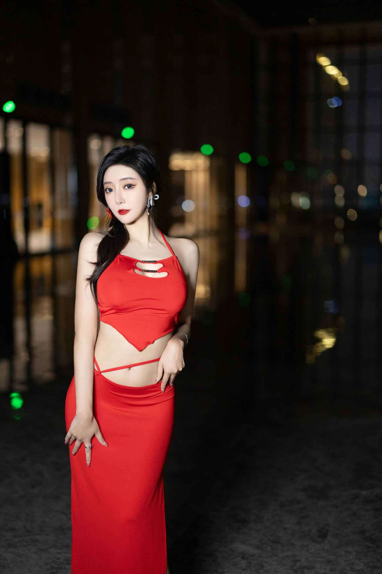 [秀人内购] 王馨瑶Yanni 诱人私拍福利 红色裙子 毛毛情趣