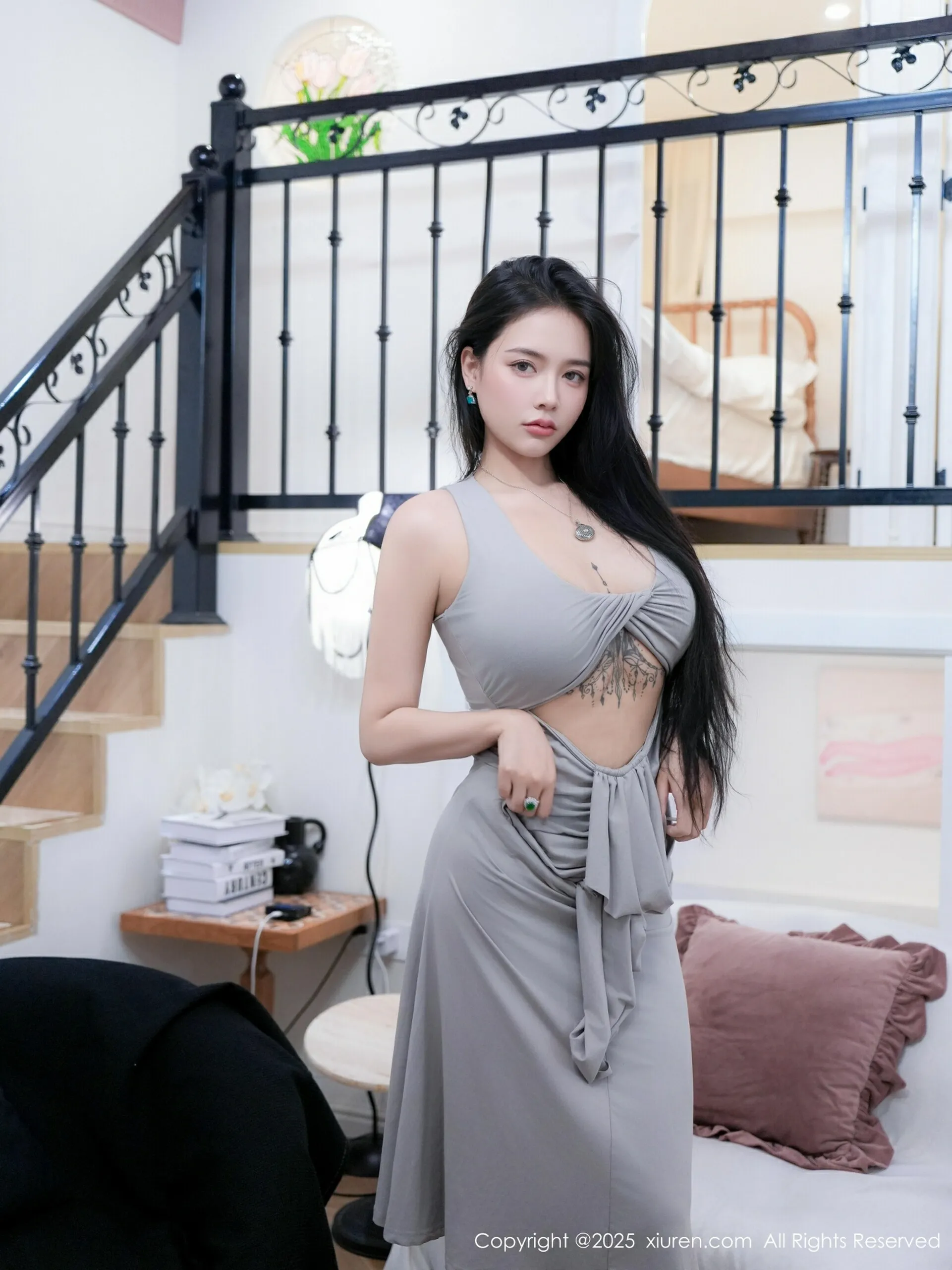 [XiuRen秀人网] 2025.07.21 No.10568 娜比 灰色长袍 性感写真 [72+1P]