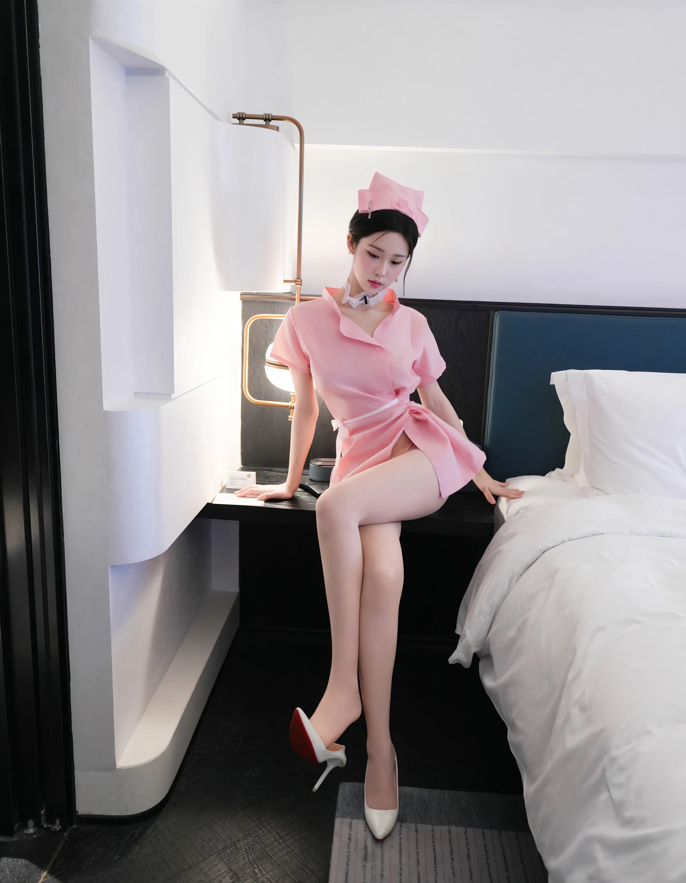 [XiuRen秀人网] 2025.07.24 No.10581 奶芙酱-EVA 粉色护士制服 肉色丝袜 性感写真 [69+1P]
