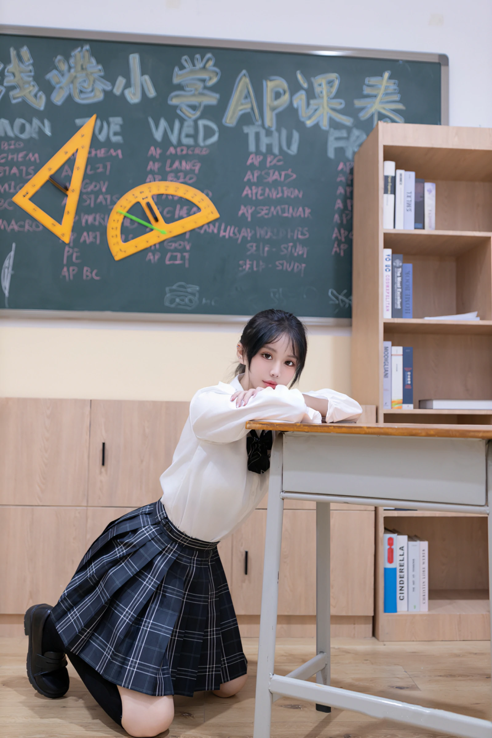 [秀人内购] 幼幼 诱人私拍福利 教室调教
