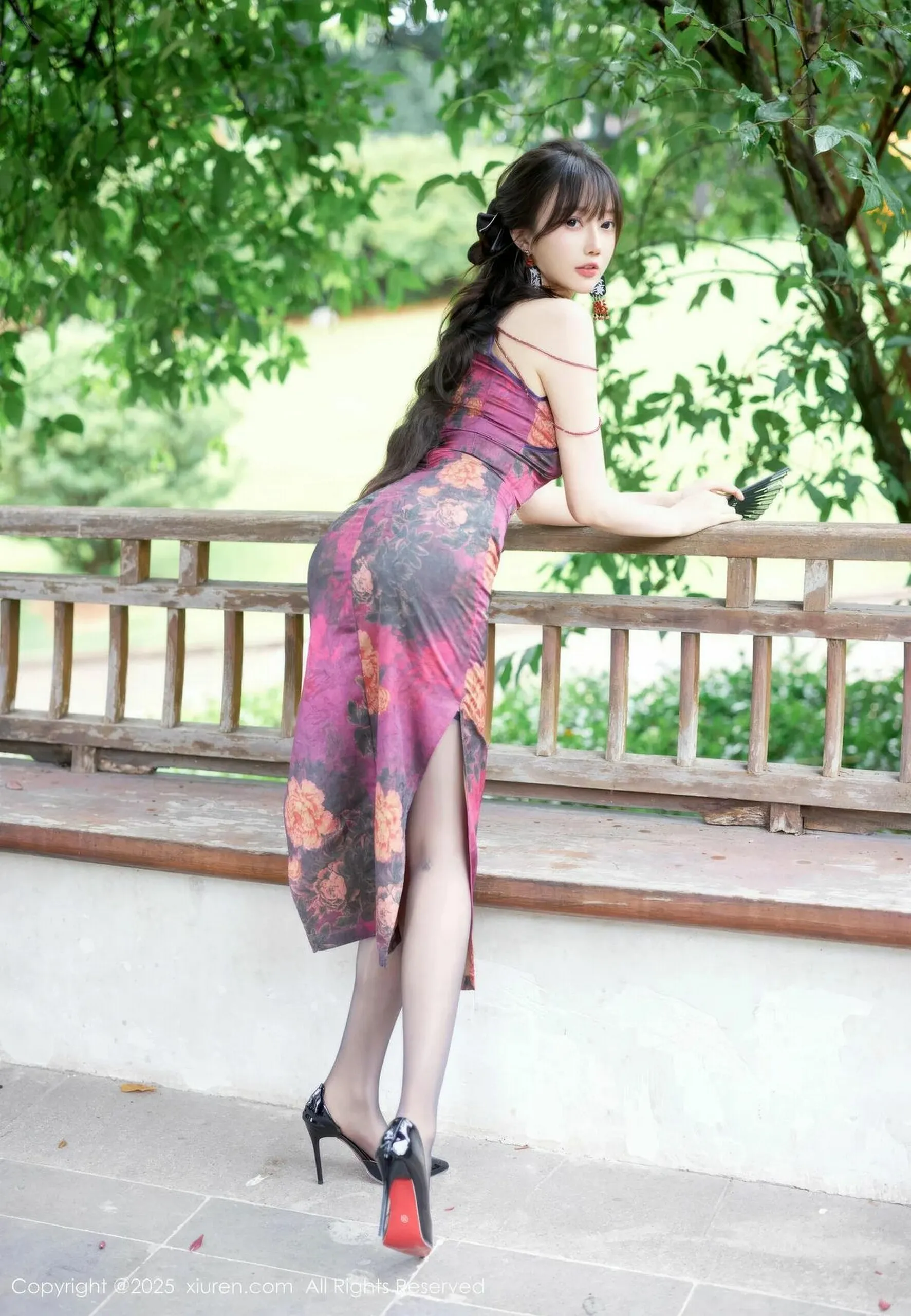 [XiuRen秀人网] 2025.07.28 No.10593 玥儿玥er 紫色旗袍 魅惑黑丝 性感写真 [64+1P]