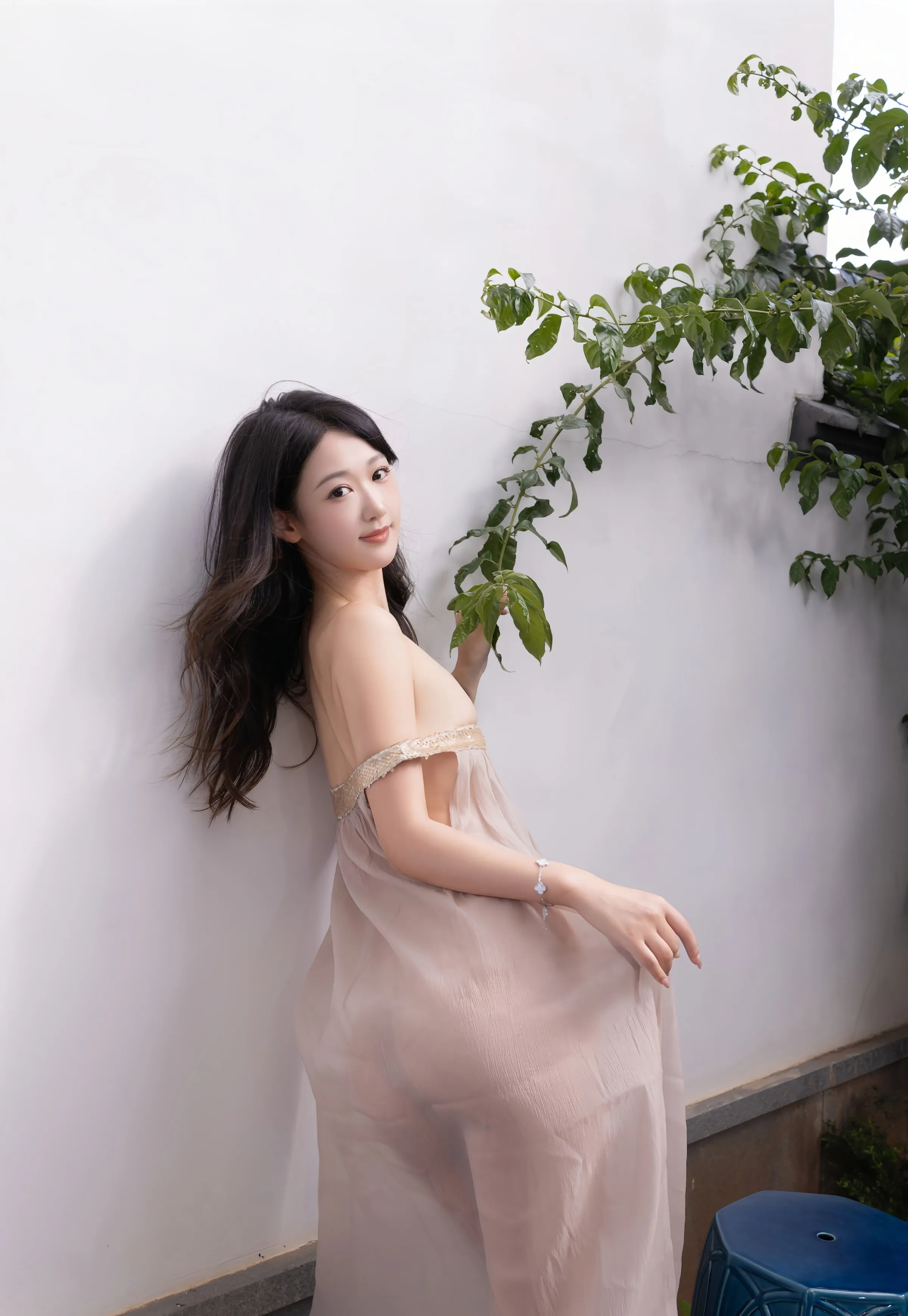 [XiuRen秀人网] 2025.08.04 No.10619 唐安琪 浅色薄纱 肉色丝袜 性感写真 [81+1P]