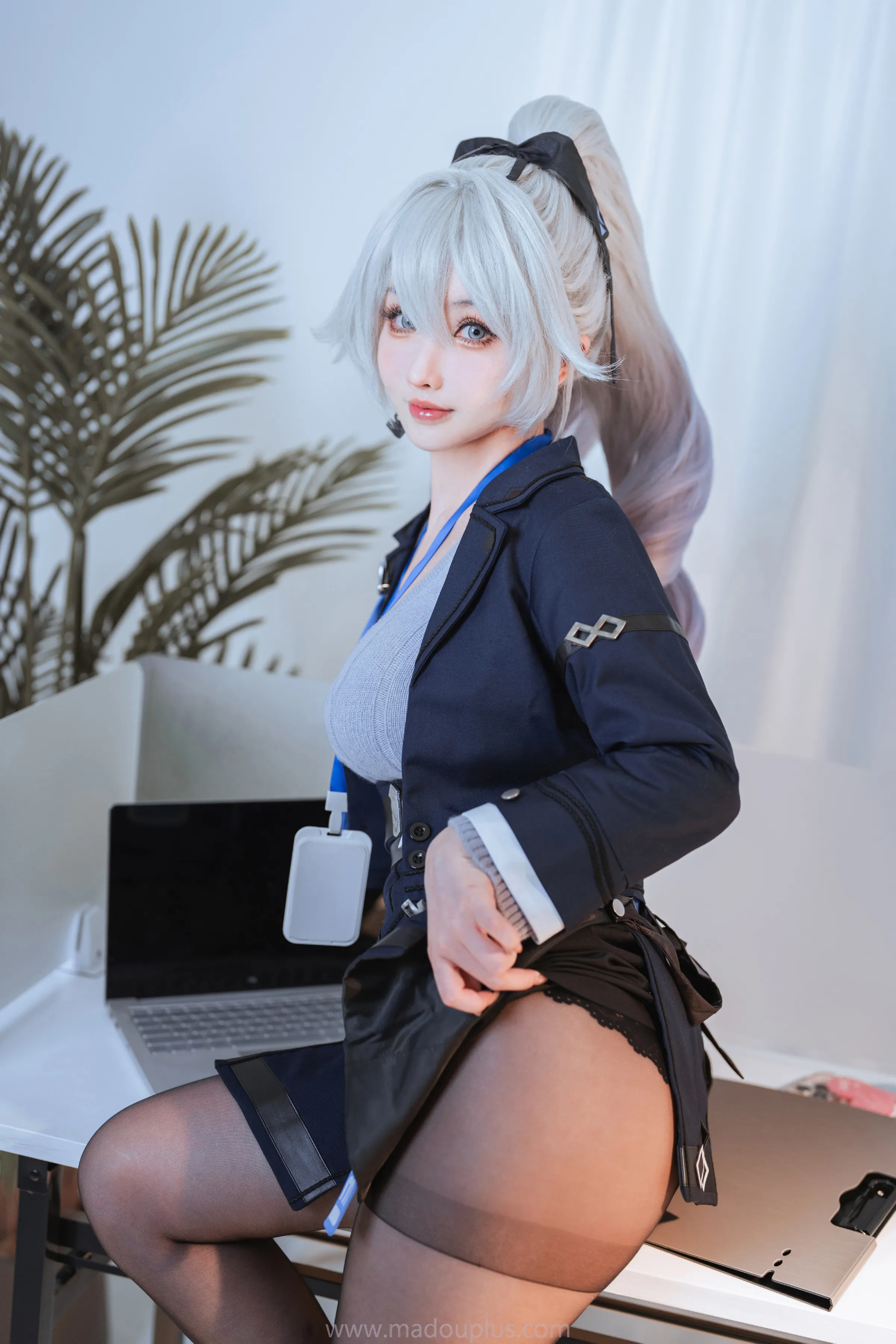 [COSPLAY]rioko凉凉子 – 布洛妮娅OL 大鸭鸭