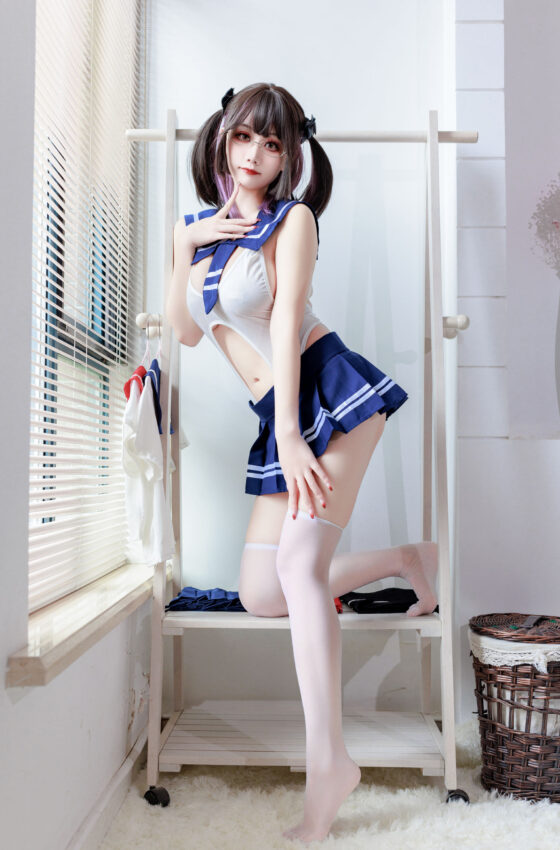 [COSPLAY]阿雪雪 – 连体水手服