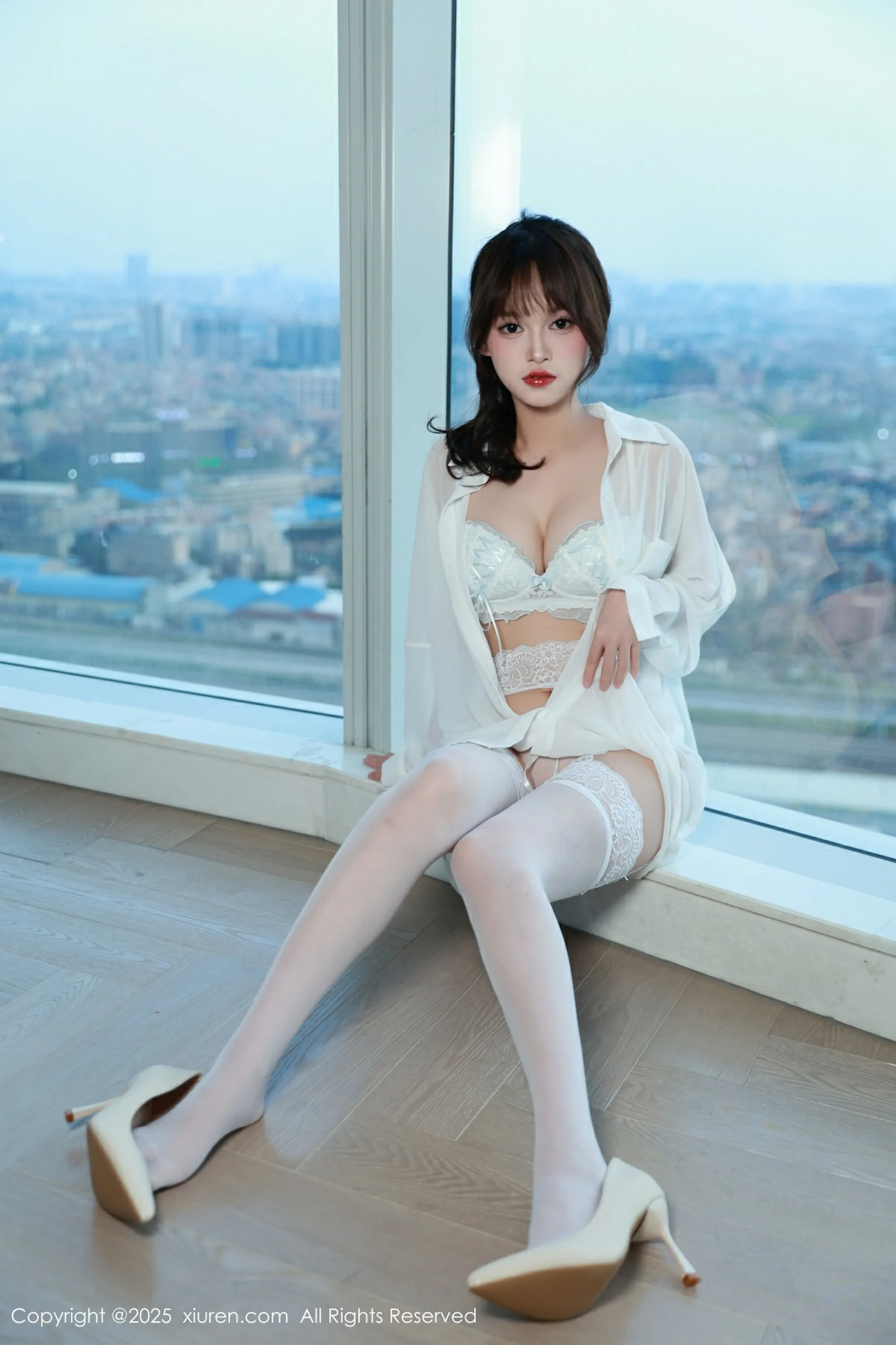 [XiuRen秀人网] 2025.08.13 No.10642 糯咪 白色衬衫 白色丝袜 性感写真 [80+1P]