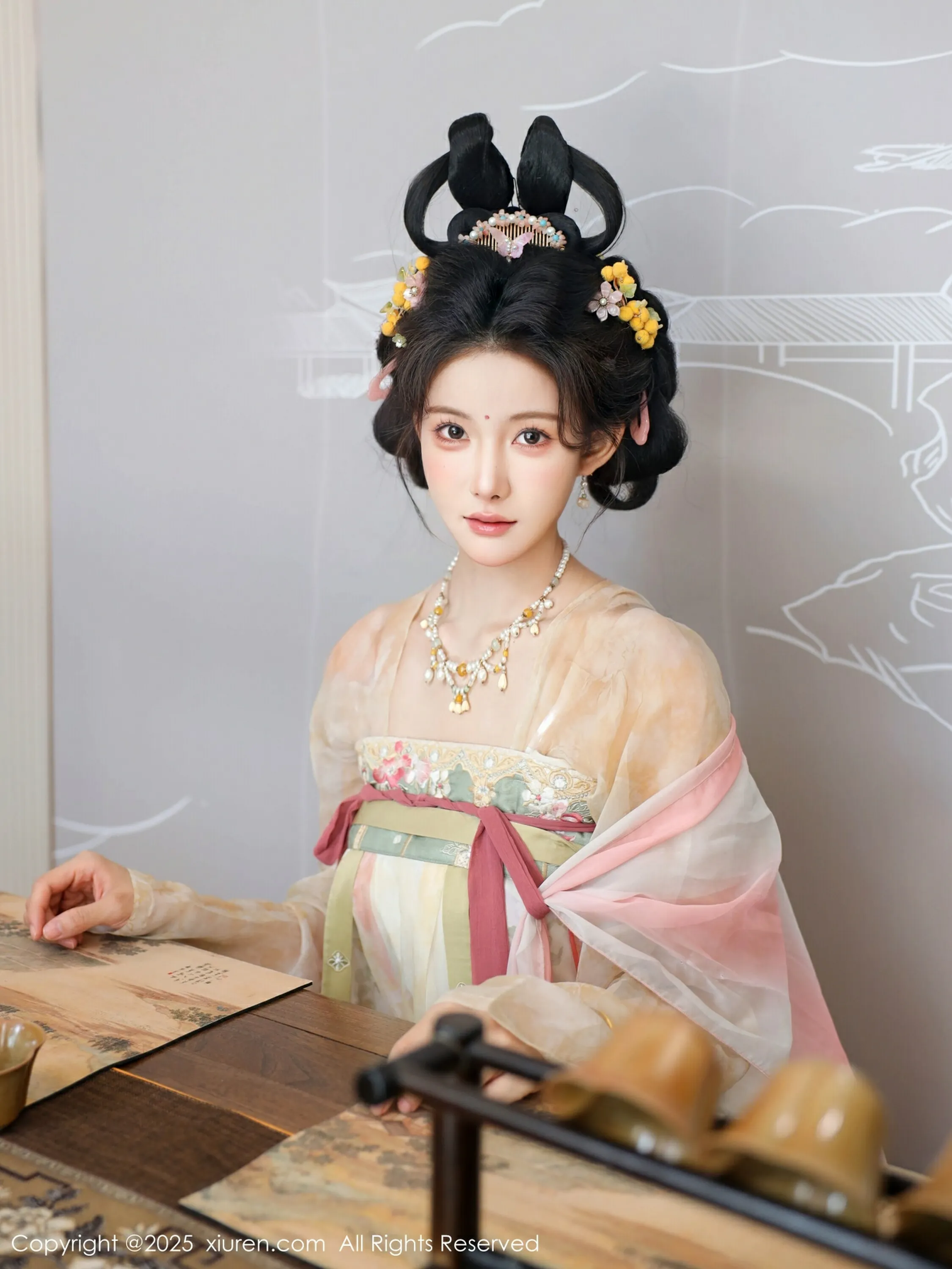 [XiuRen秀人网] 2025.08.13 No.10645 梨霜儿 浅色古装服饰 性感写真 [82+1P]