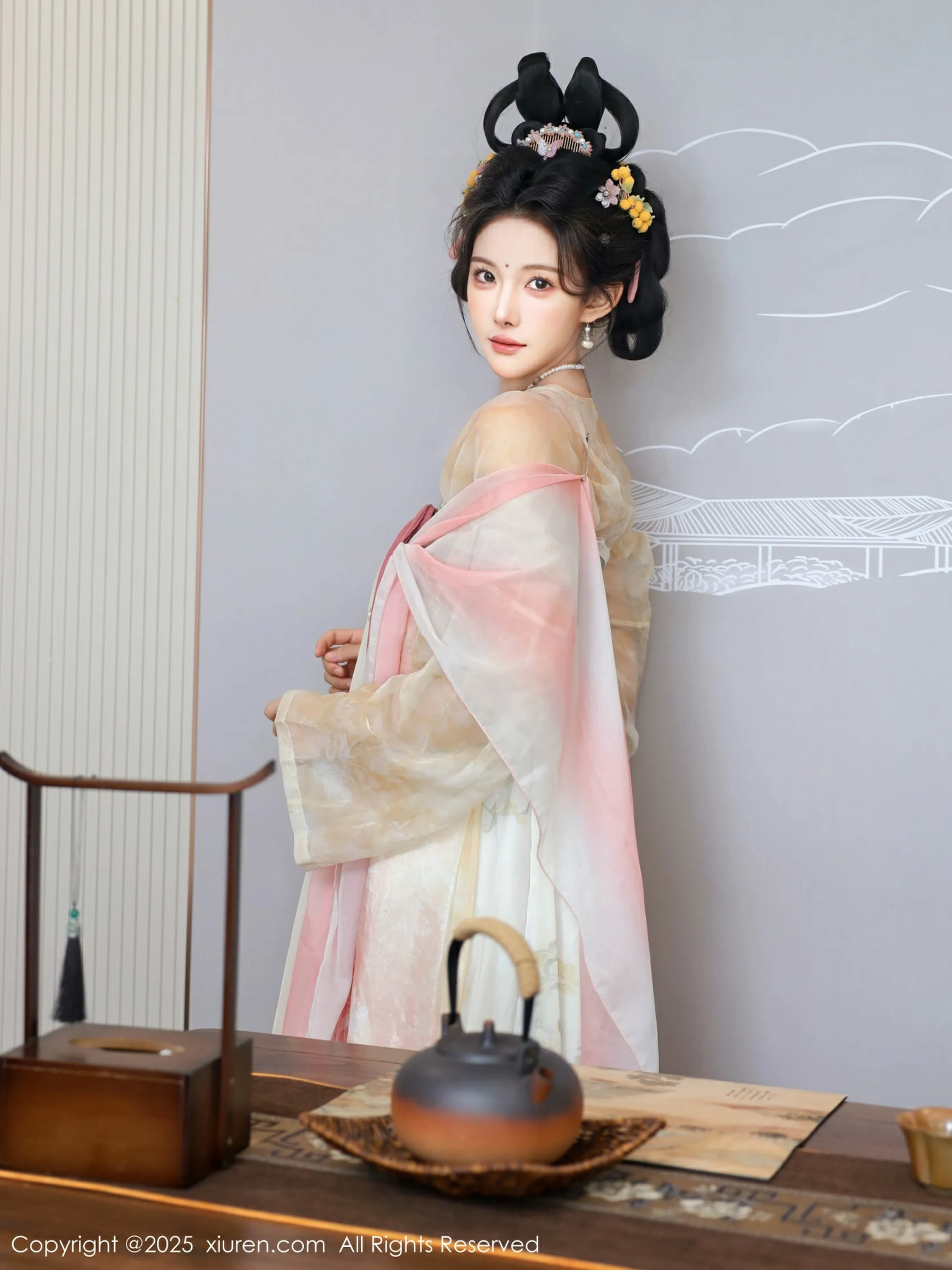 [XiuRen秀人网] 2025.08.13 No.10645 梨霜儿 浅色古装服饰 性感写真 [82+1P]