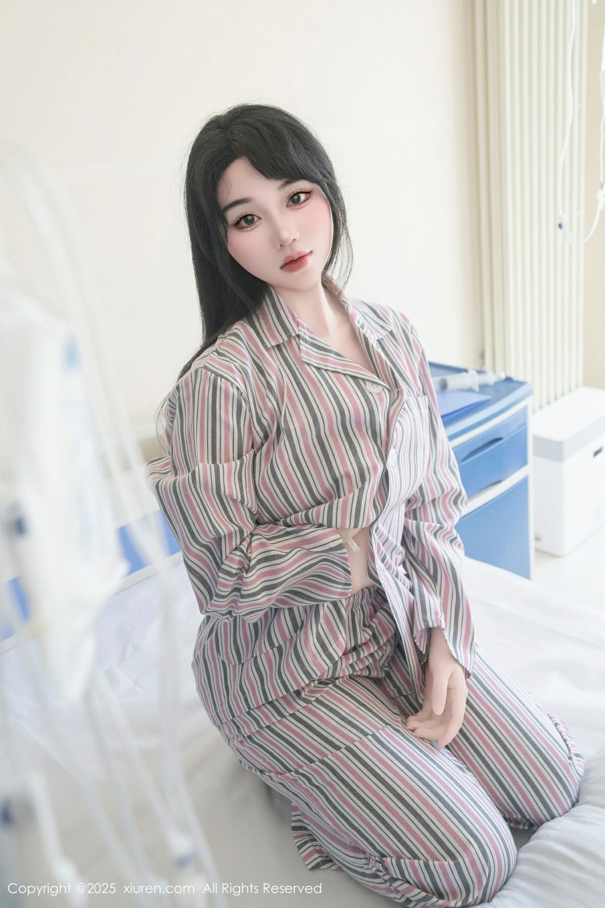 [XiuRen秀人网] 2025.08.14 No.10648 汐汐爱吃草莓 安定医院里的欲求不满系列 性感写真 [80+1P]