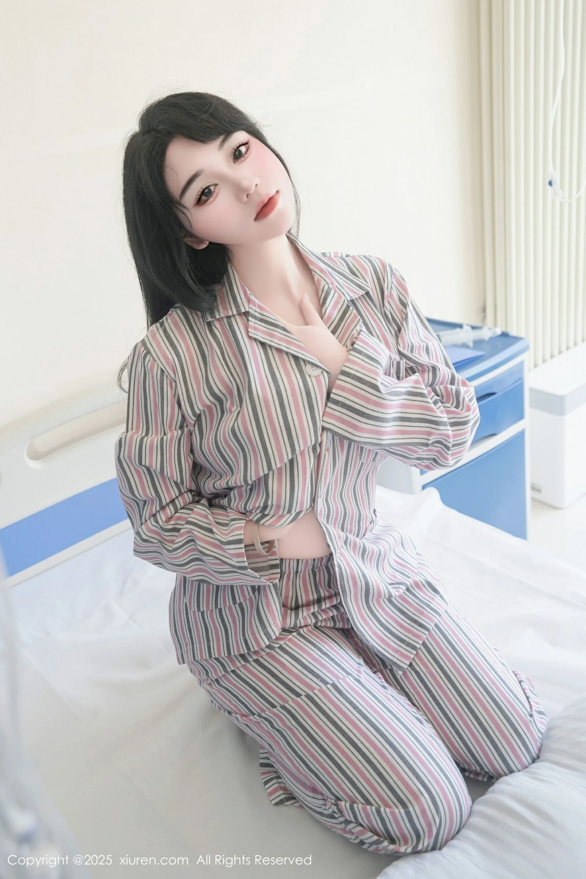 [XiuRen秀人网] 2025.08.14 No.10648 汐汐爱吃草莓 安定医院里的欲求不满系列 性感写真 [80+1P]
