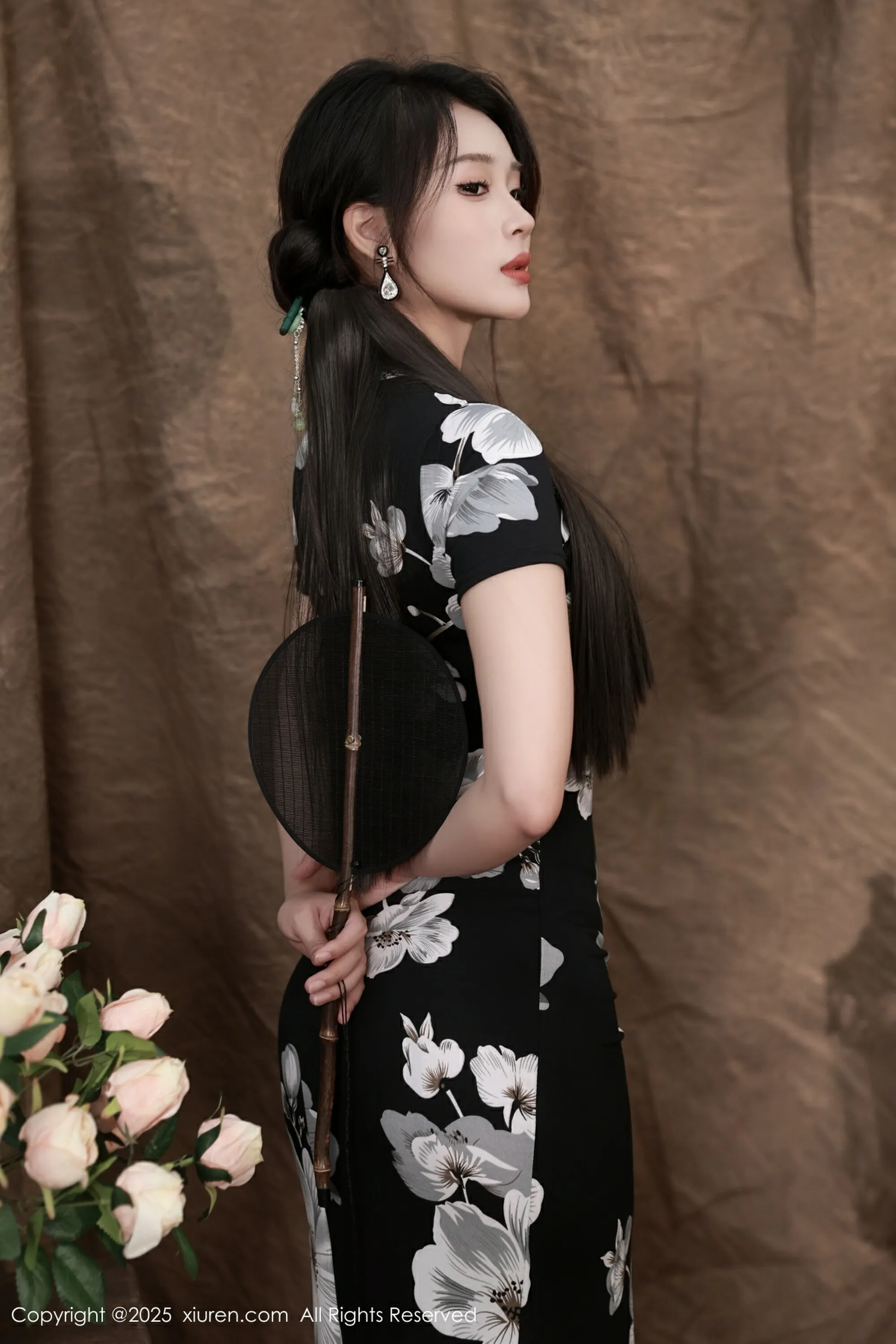 [XiuRen秀人网] 2025.08.15 No.10655 南乔 黑色旗袍 紫色情趣内衣 性感写真 [72+1P]