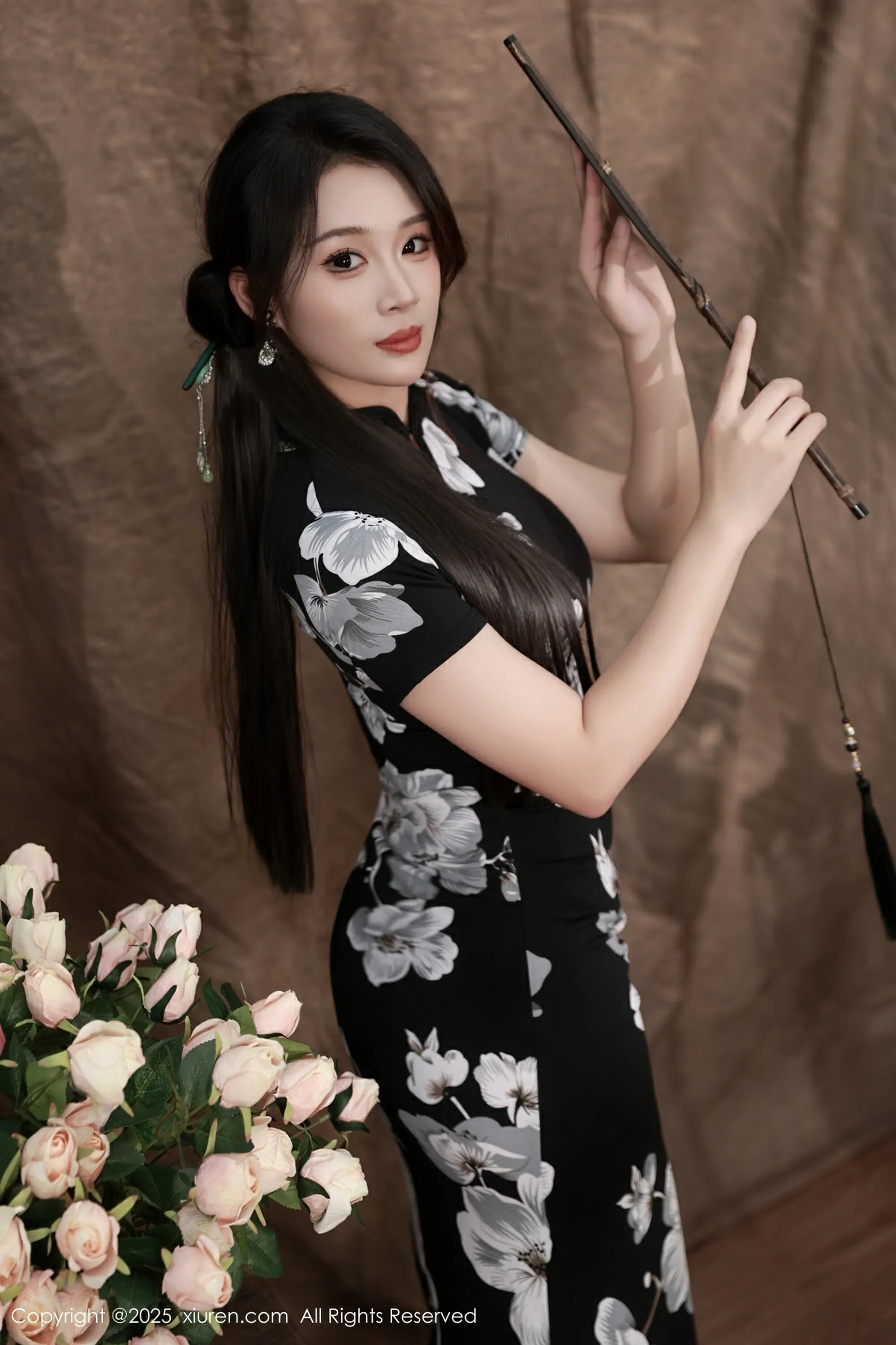 [XiuRen秀人网] 2025.08.15 No.10655 南乔 黑色旗袍 紫色情趣内衣 性感写真 [72+1P]