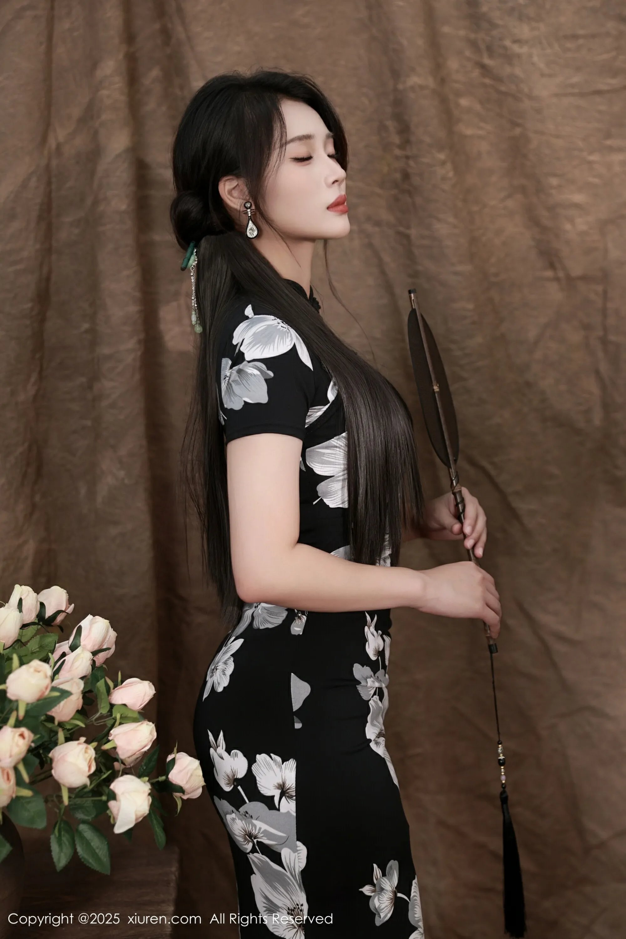[XiuRen秀人网] 2025.08.15 No.10655 南乔 黑色旗袍 紫色情趣内衣 性感写真 [72+1P]