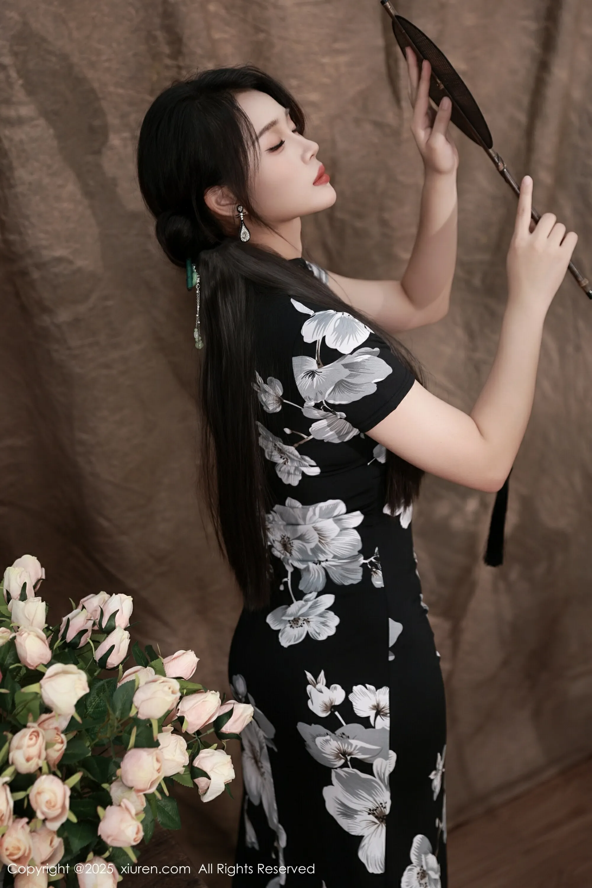 [XiuRen秀人网] 2025.08.15 No.10655 南乔 黑色旗袍 紫色情趣内衣 性感写真 [72+1P]