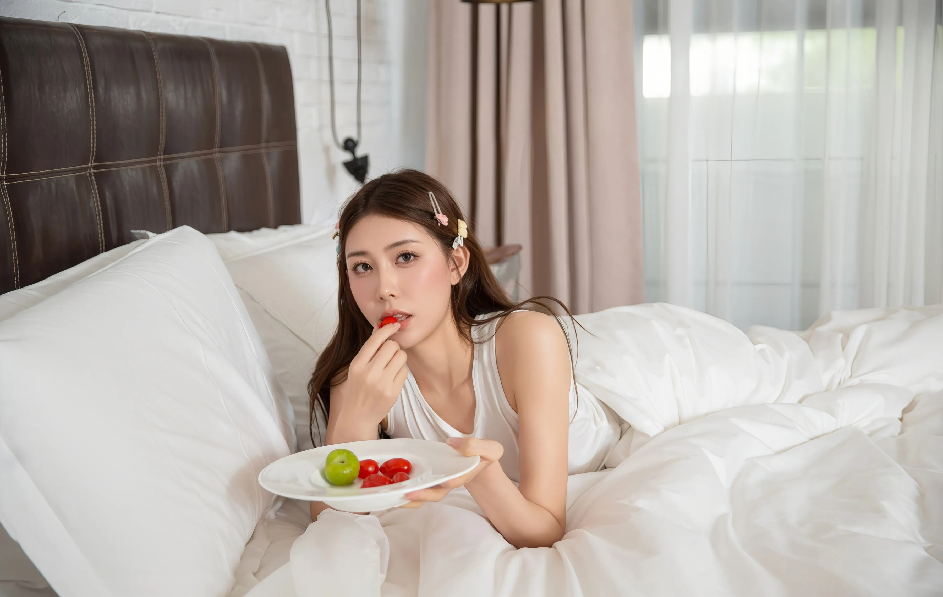 [XiuRen秀人网] 2025.08.22 No.10679 悦兮 白色家居服 性感写真 [72+1P]