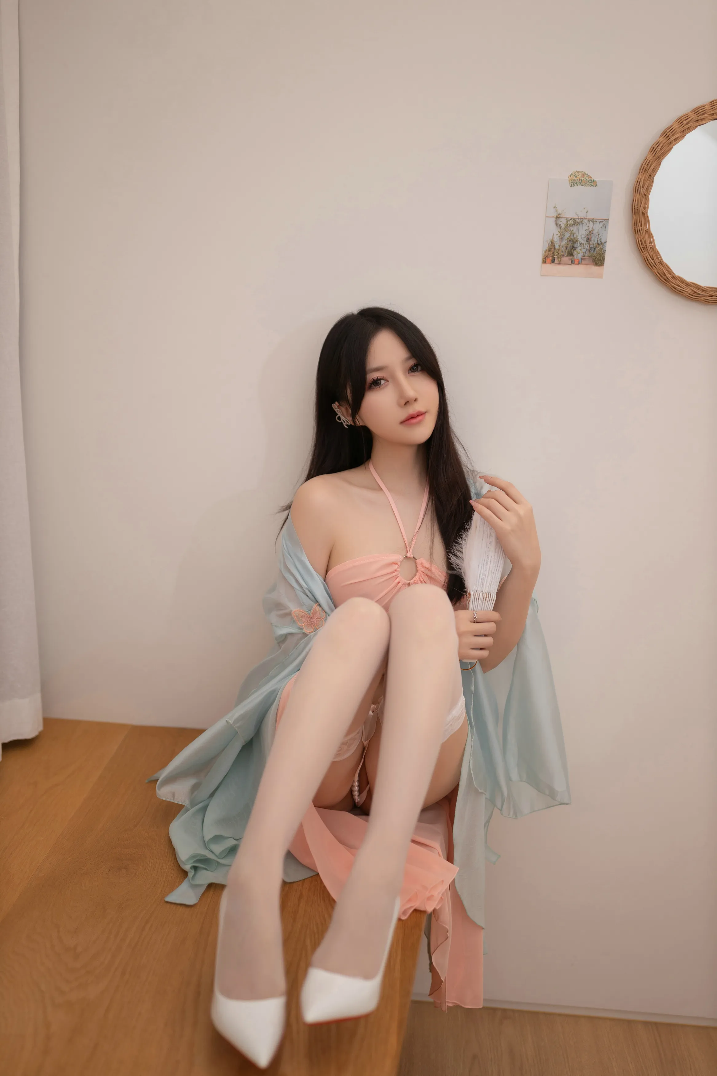 [秀人内购] 鱼子酱Fish 诱人私拍福利 小桃红