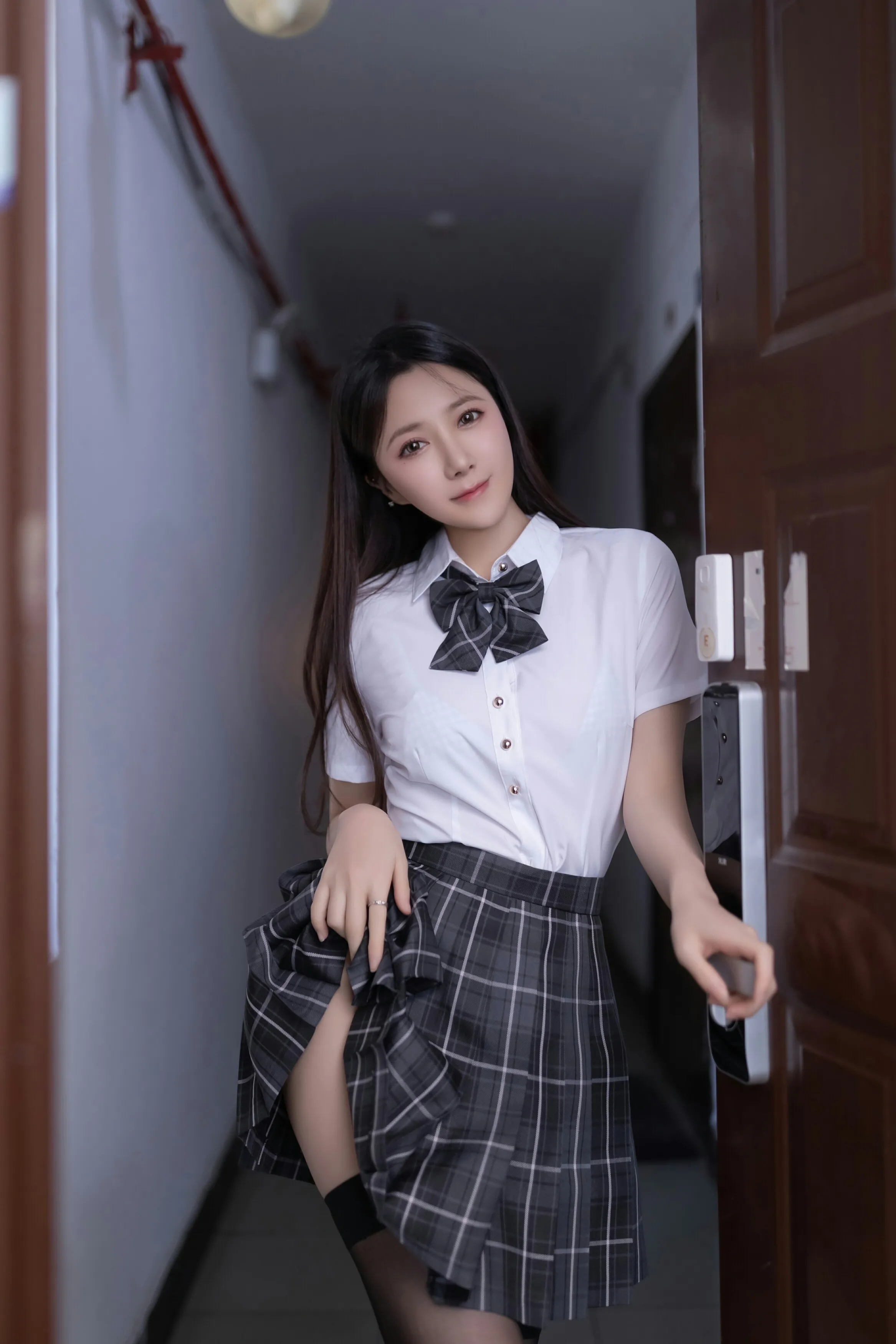 [秀人内购] 鱼子酱Fish 诱人私拍福利 破碎衬衫