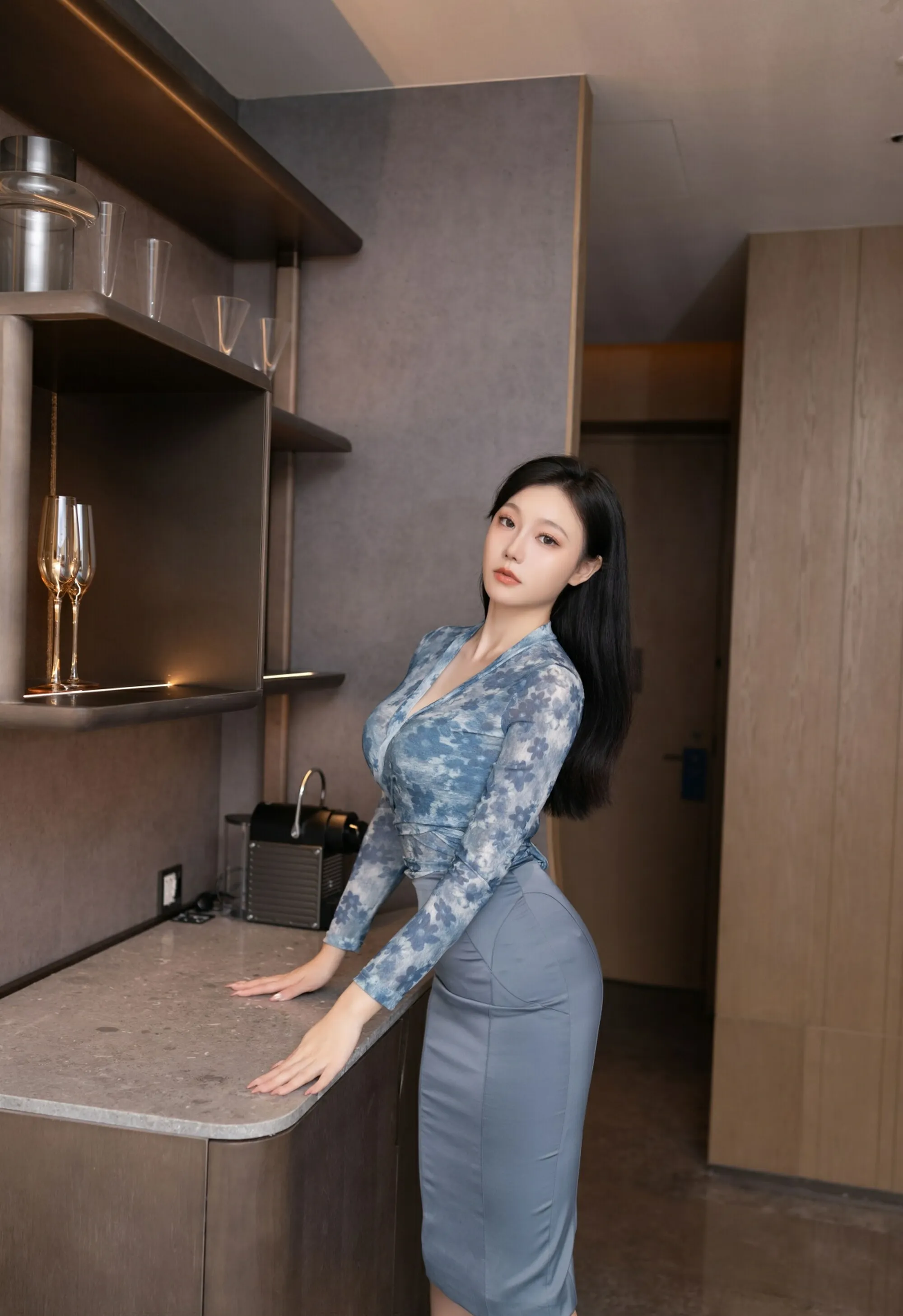 [XiuRen秀人网] 2025.08.26 No.10693 安然anran 灰色长裙 肉色丝袜 性感写真 [80+1P]
