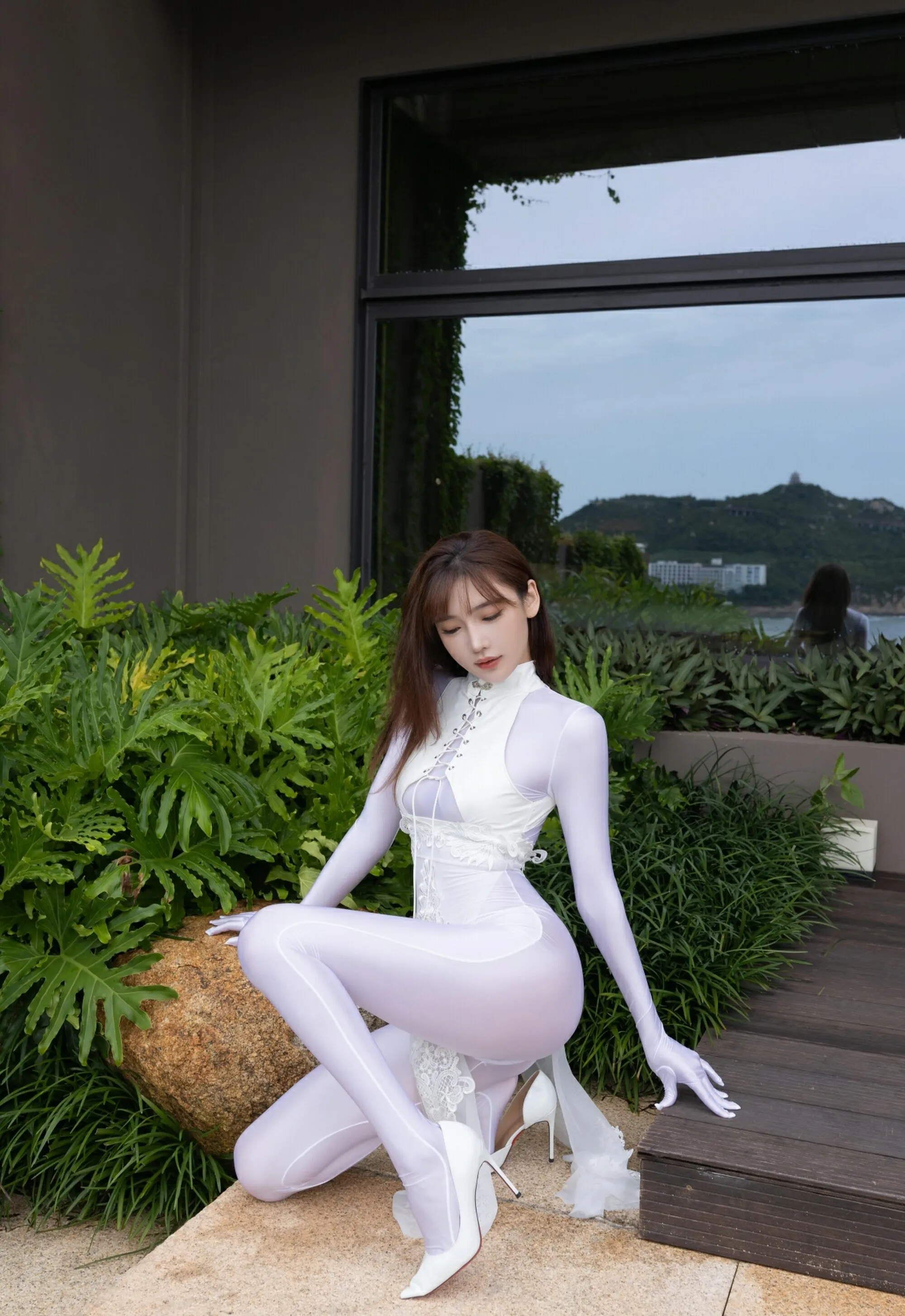 [XiuRen秀人网] 2025.08.28 No.10704 陆萱萱 白旗袍 性感写真 [80+1P]