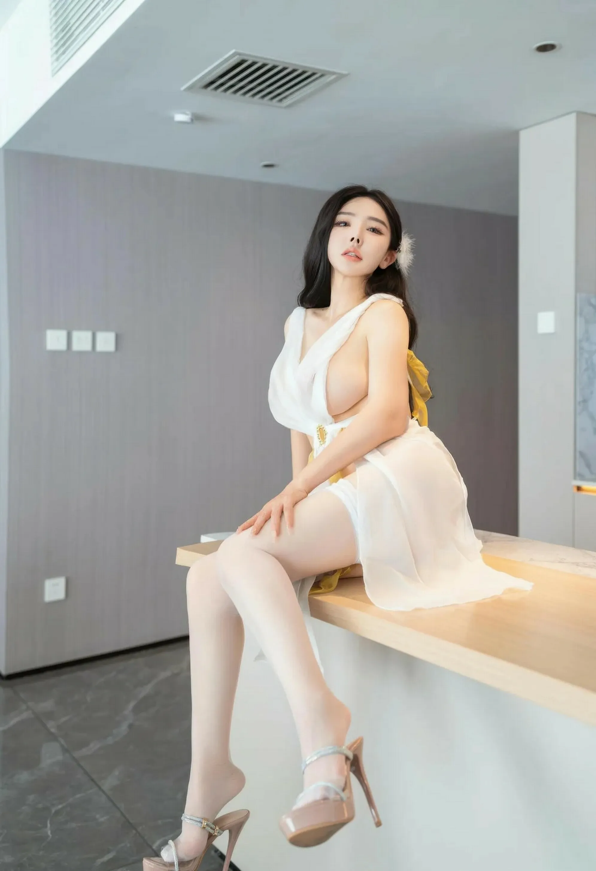 [XINGYAN星颜社] 2025.08.28 VOL.392 潘思沁 白色情趣服饰 白色丝袜 性感写真 [64+1P]