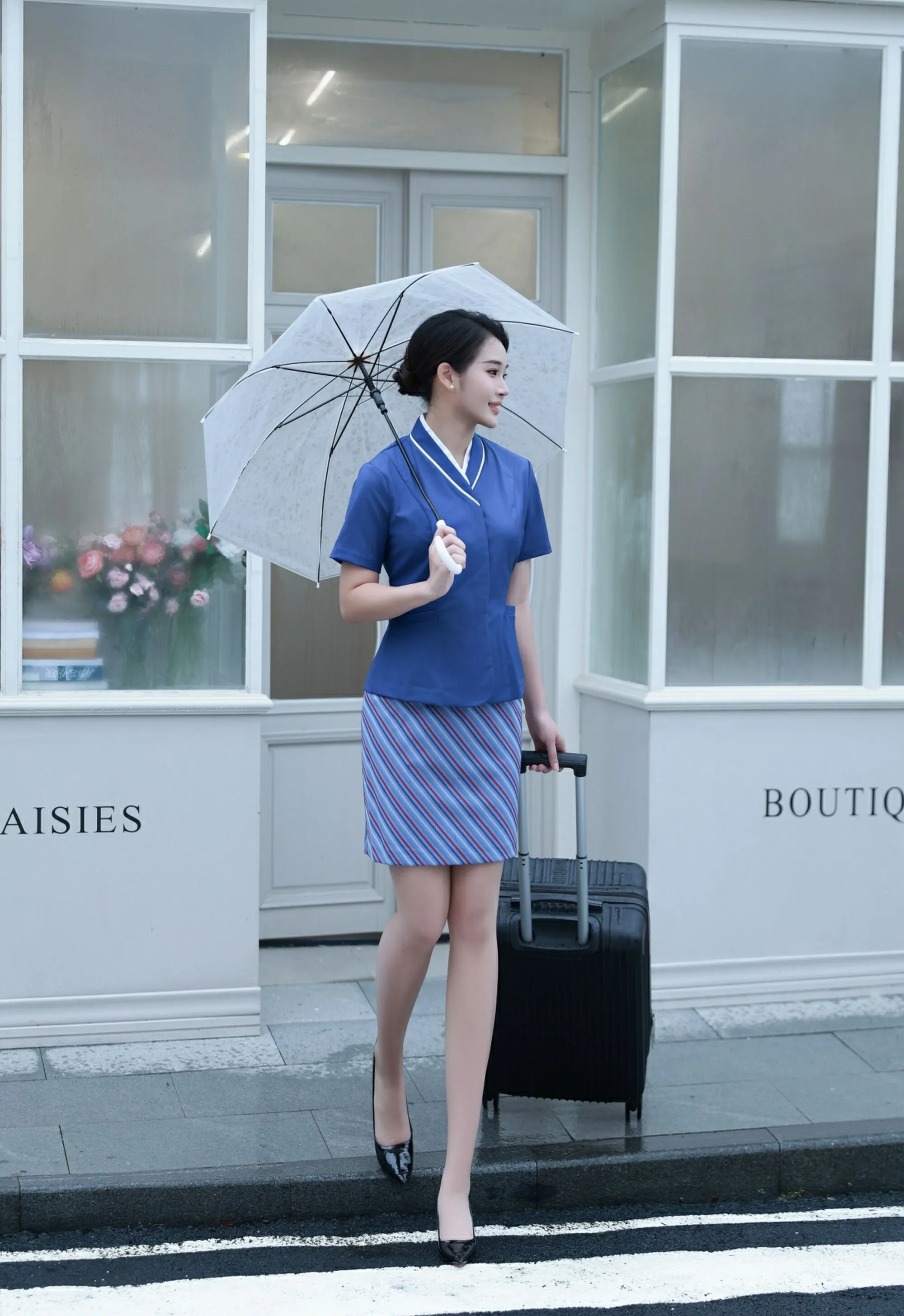 [XiuRen秀人网] 2025.08.29 No.10708 南乔 蓝色空姐制服 性感写真 [64+1P]