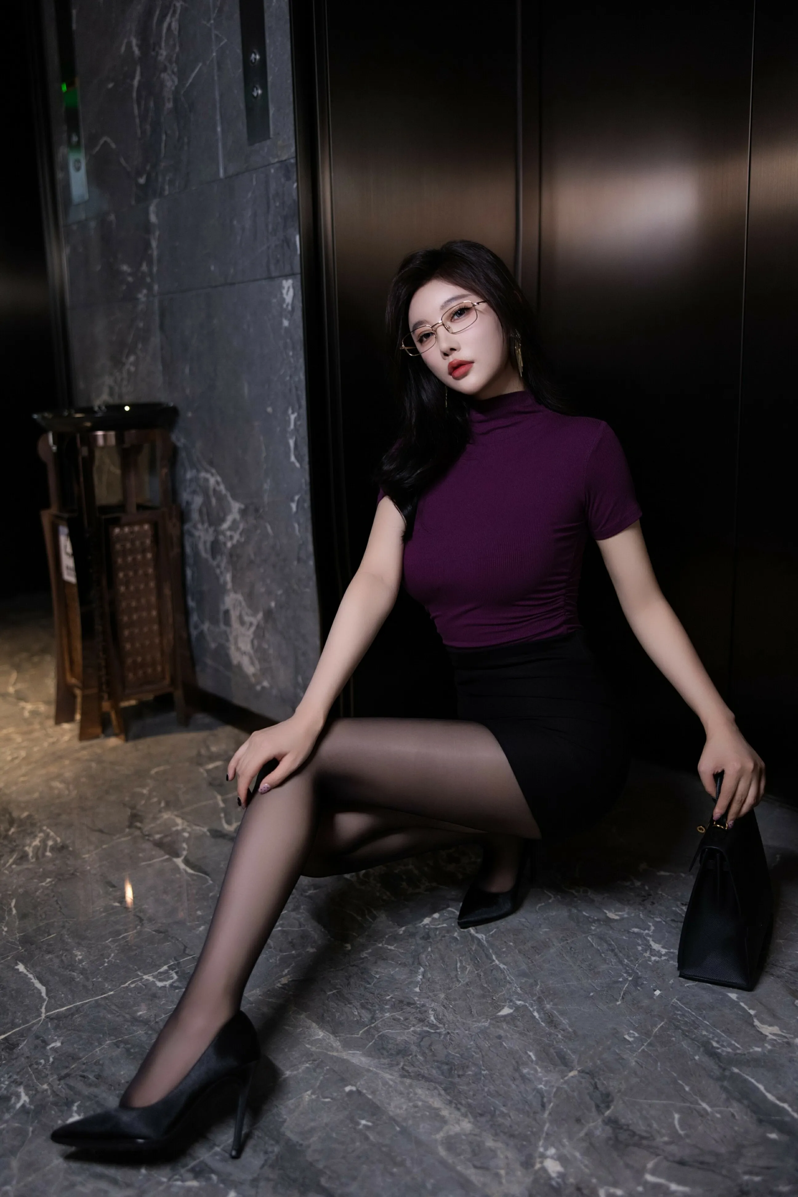 [秀人内购] 杨晨晨 诱人私拍福利 紫色T恤 未上架无水印