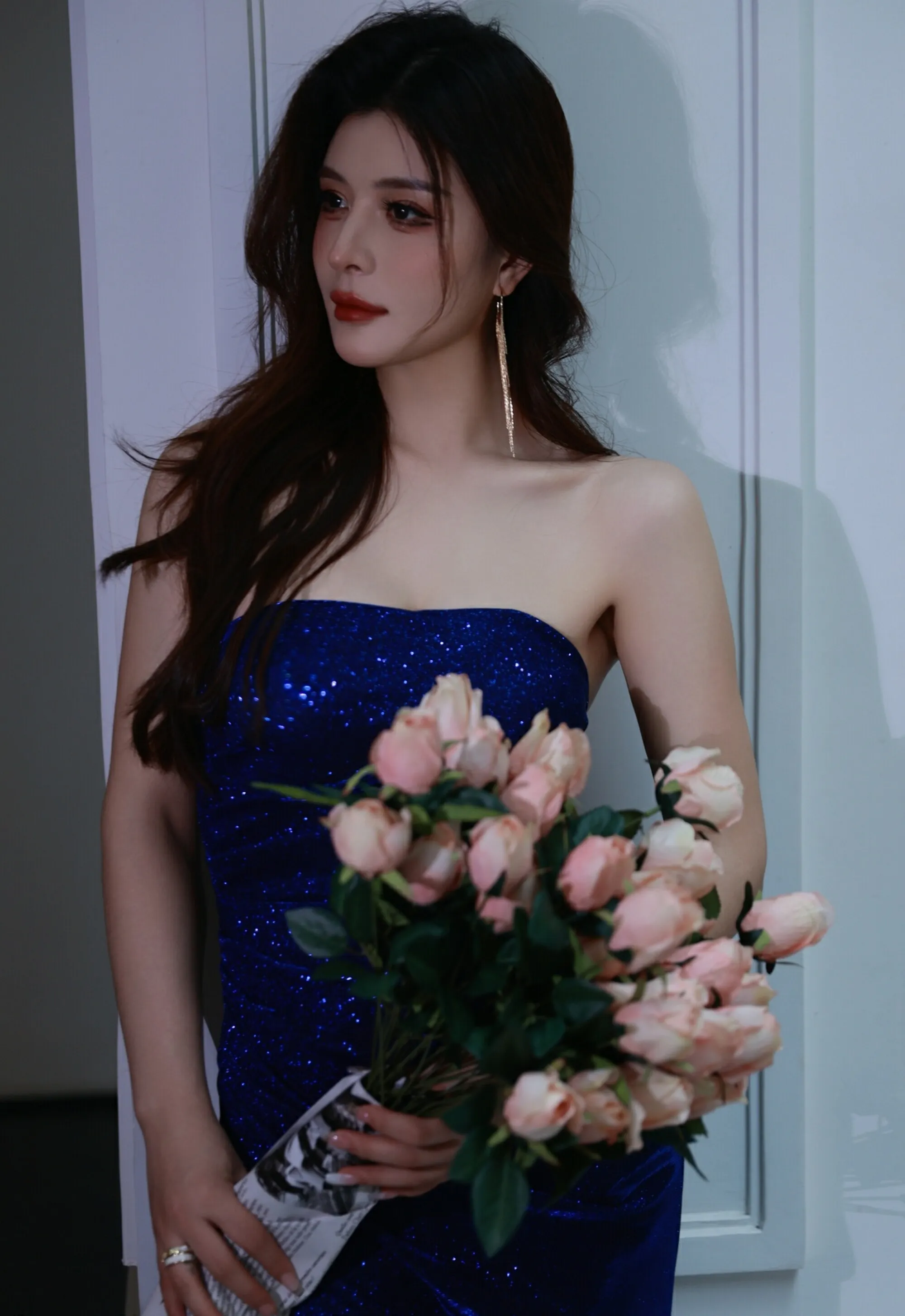 [XiuRen秀人网] 2025.09.08 No.10740 阿依莎 蓝色连衣裙 性感写真 [71+1P]