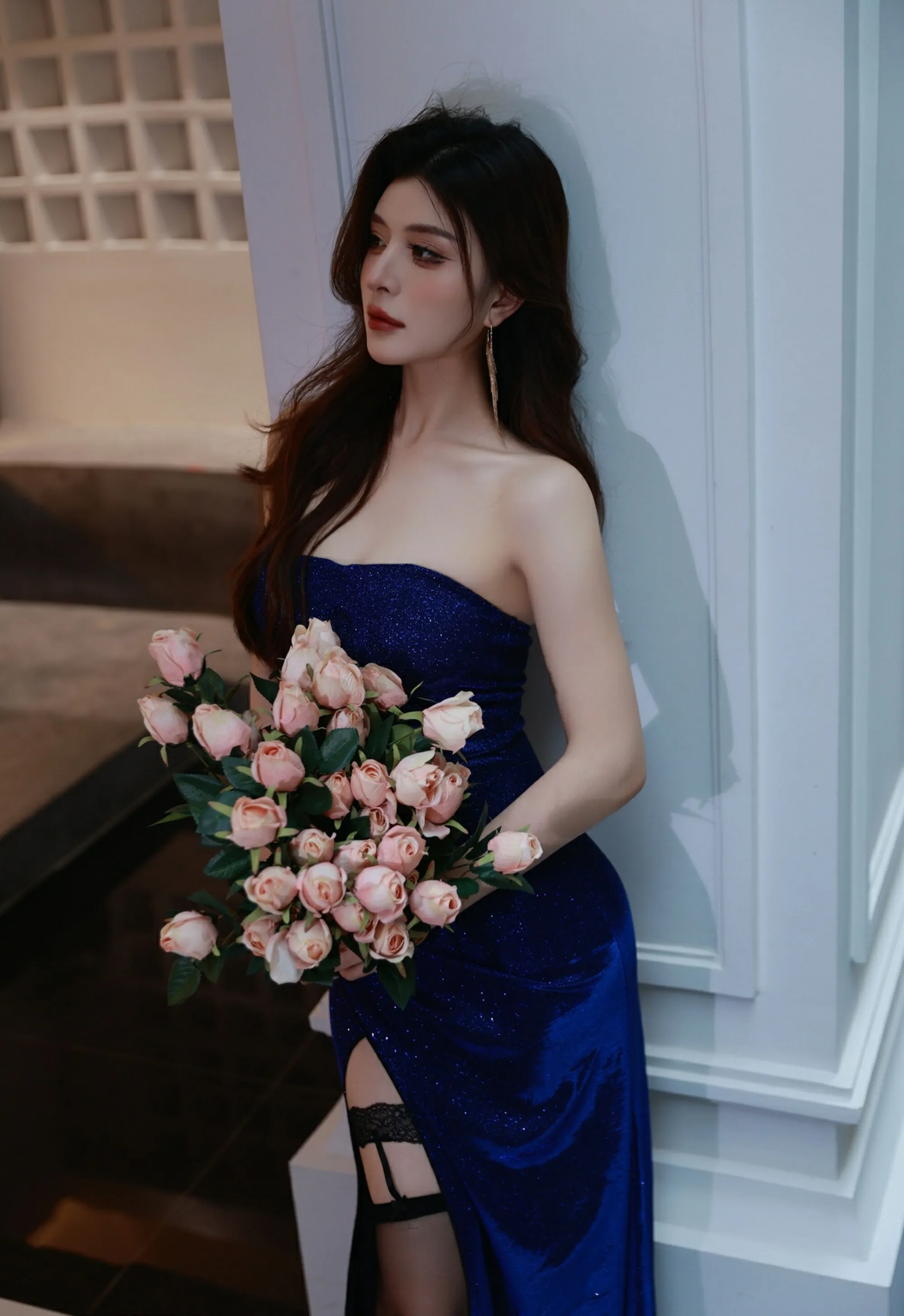 [XiuRen秀人网] 2025.09.08 No.10740 阿依莎 蓝色连衣裙 性感写真 [71+1P]