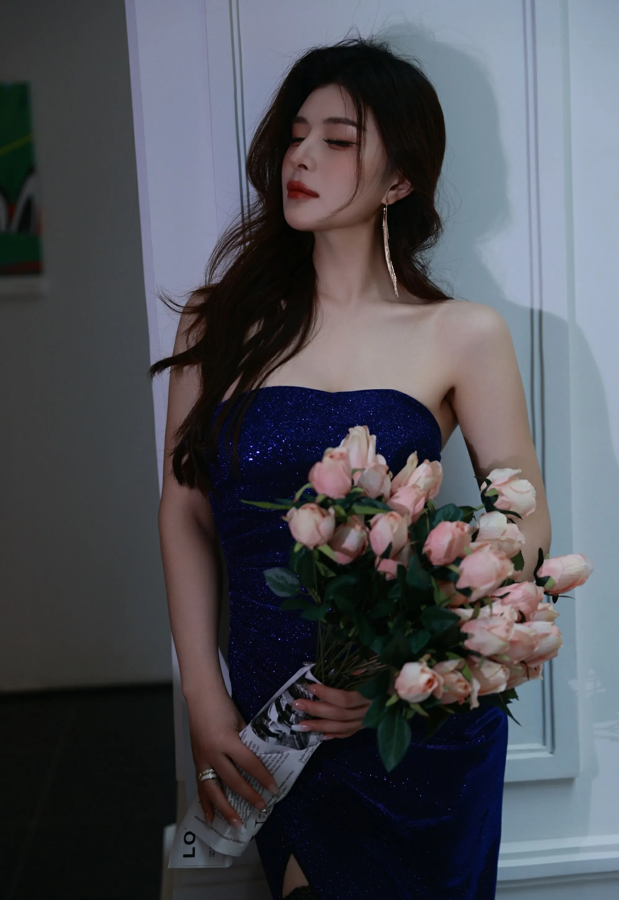 [XiuRen秀人网] 2025.09.08 No.10740 阿依莎 蓝色连衣裙 性感写真 [71+1P]