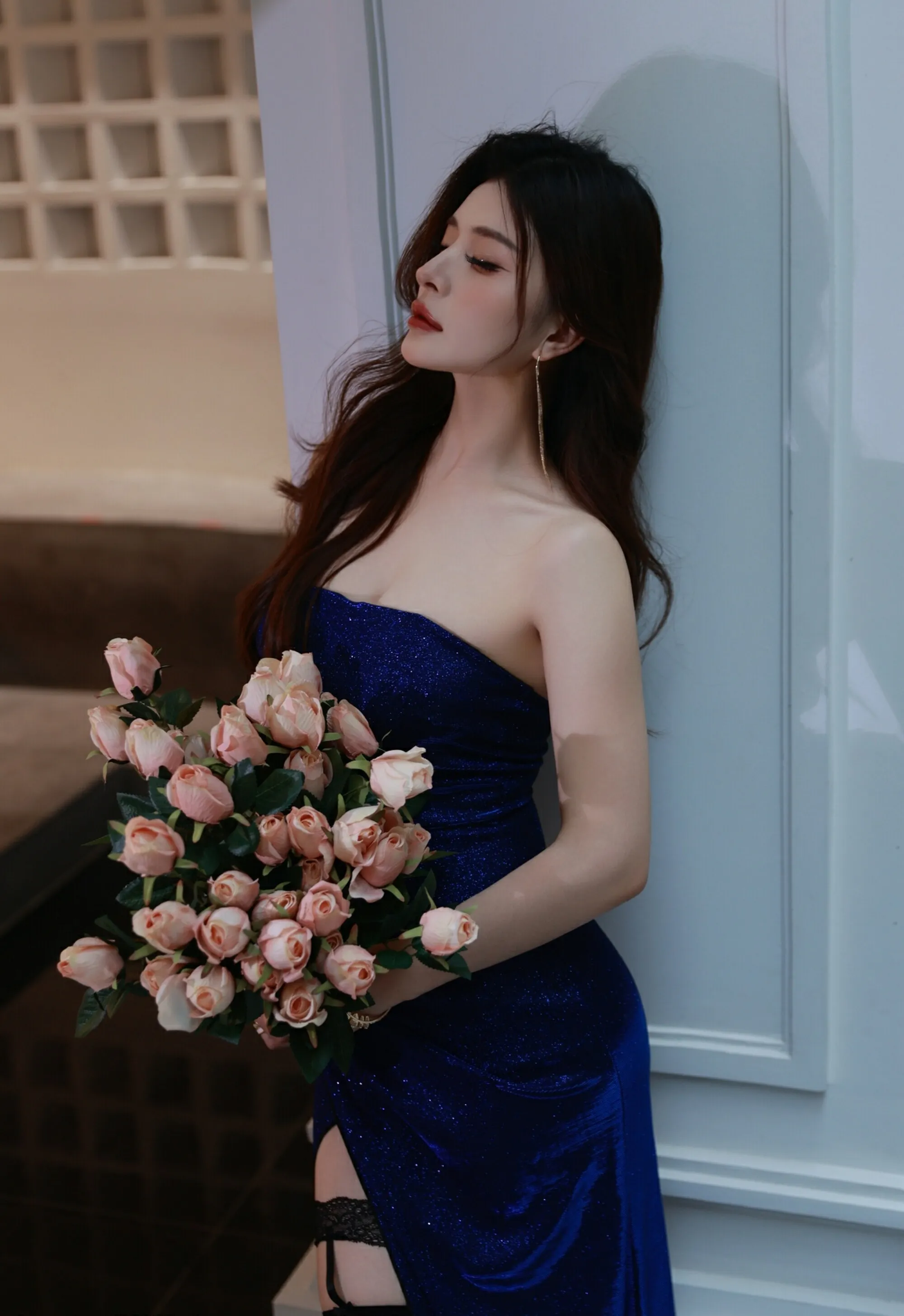 [XiuRen秀人网] 2025.09.08 No.10740 阿依莎 蓝色连衣裙 性感写真 [71+1P]