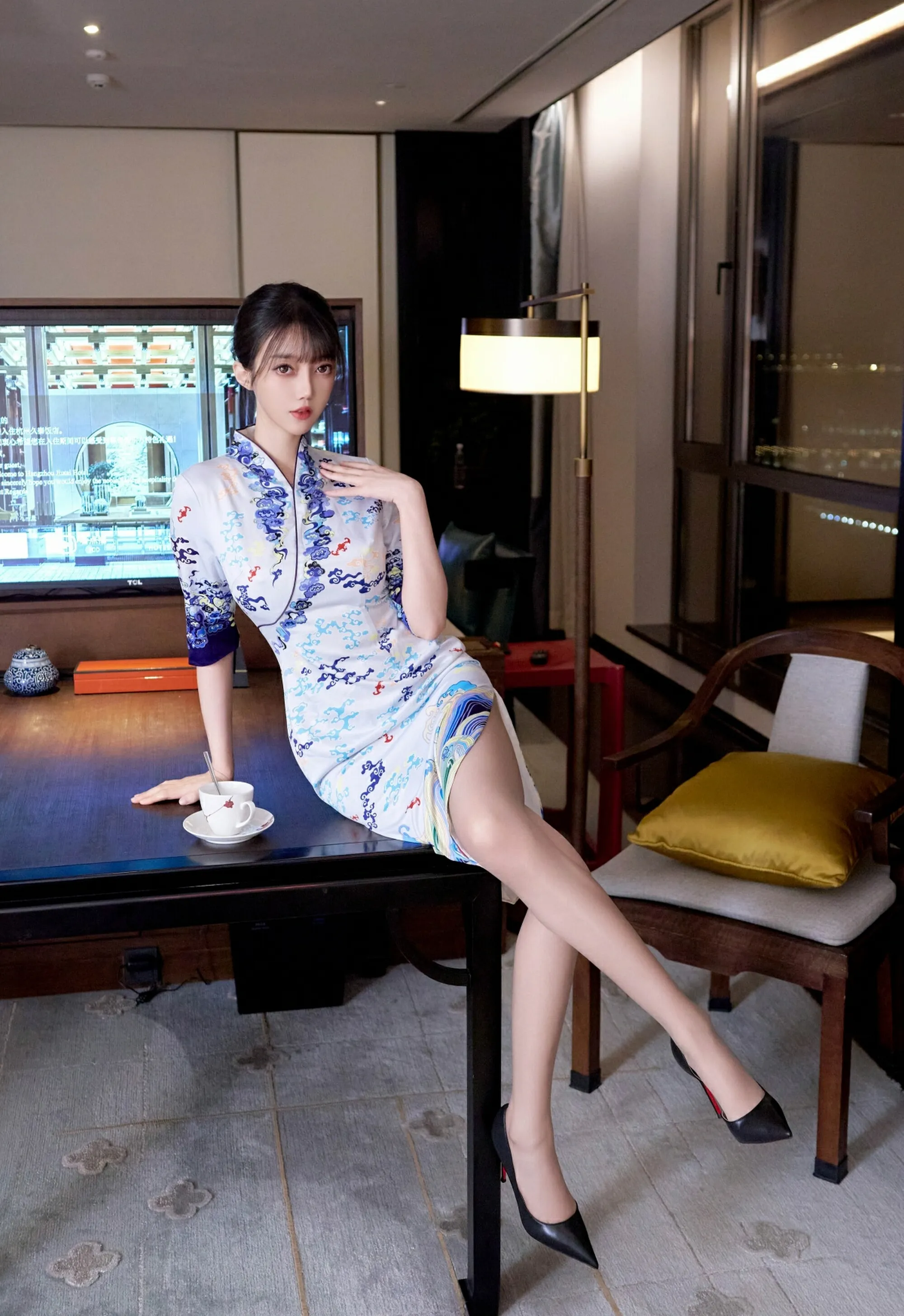 [XiuRen秀人网] 2025.09.08 No.10741 玥儿玥er 性感空姐制服诱惑 上海旅拍写真 [75+1P]