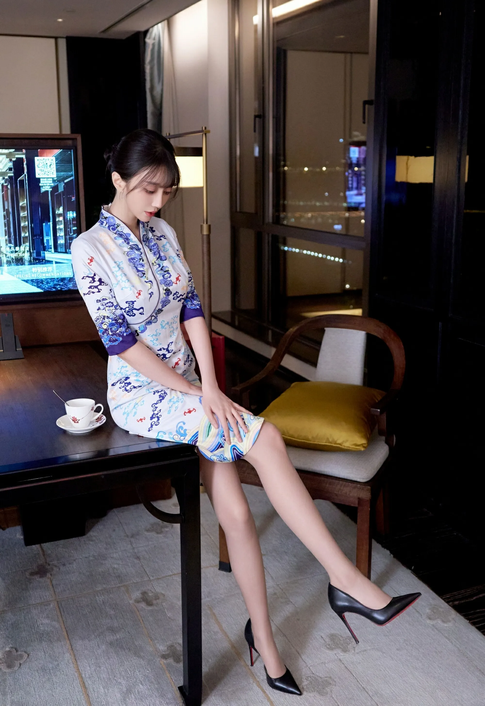 [XiuRen秀人网] 2025.09.08 No.10741 玥儿玥er 性感空姐制服诱惑 上海旅拍写真 [75+1P]