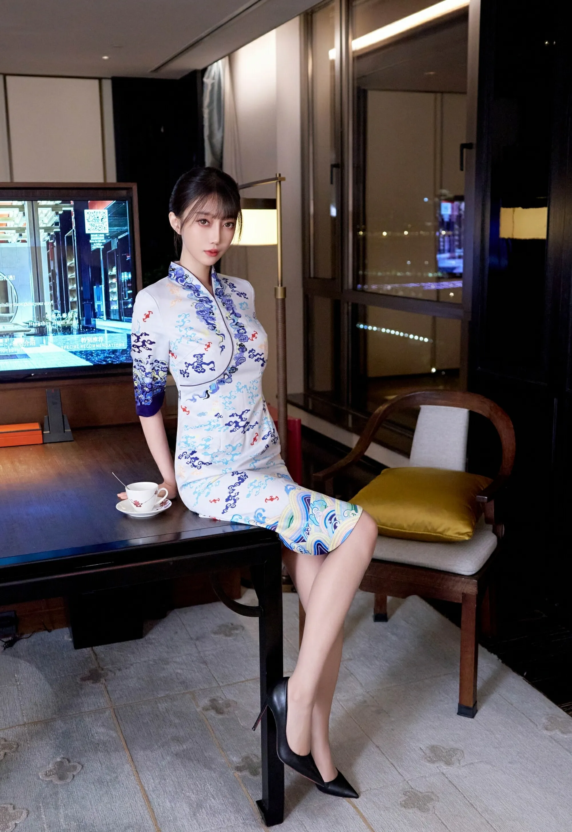 [XiuRen秀人网] 2025.09.08 No.10741 玥儿玥er 性感空姐制服诱惑 上海旅拍写真 [75+1P]