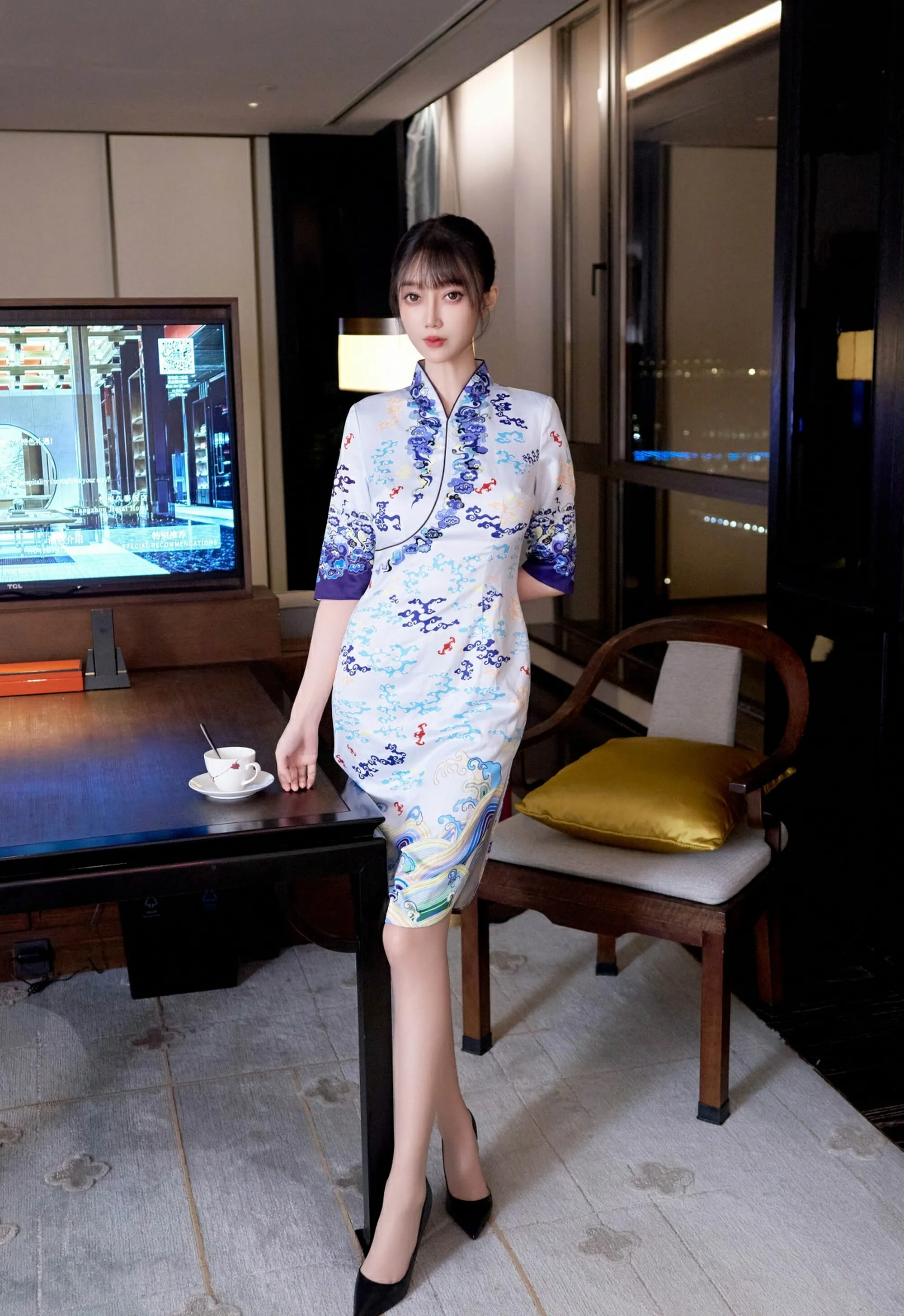 [XiuRen秀人网] 2025.09.08 No.10741 玥儿玥er 性感空姐制服诱惑 上海旅拍写真 [75+1P]