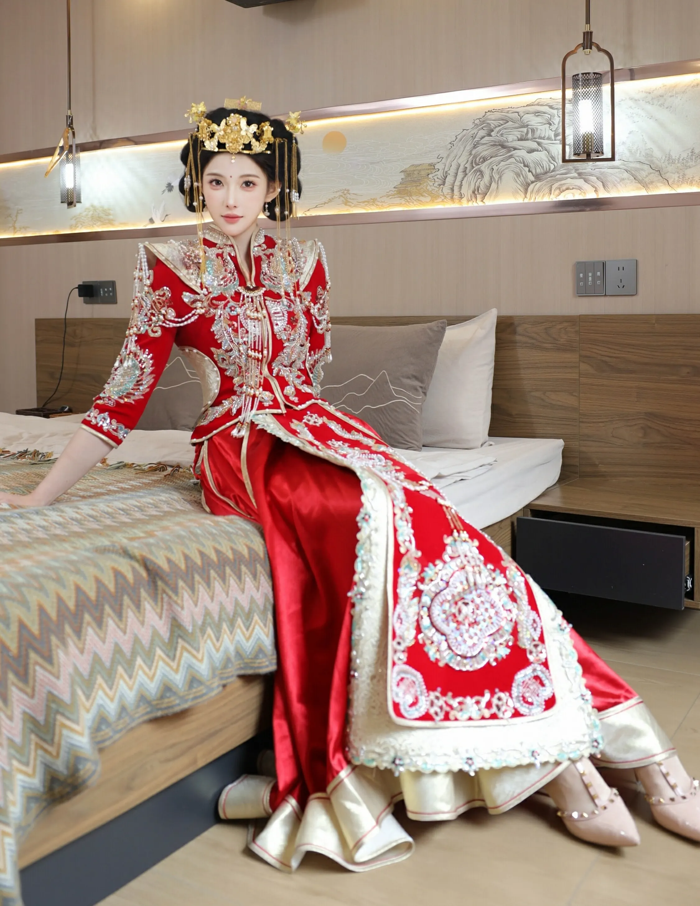 [XiuRen秀人网] 2025.09.08 No.10742 梨霜儿 红色新娘服饰 肉色丝袜 性感写真 [84+1P]