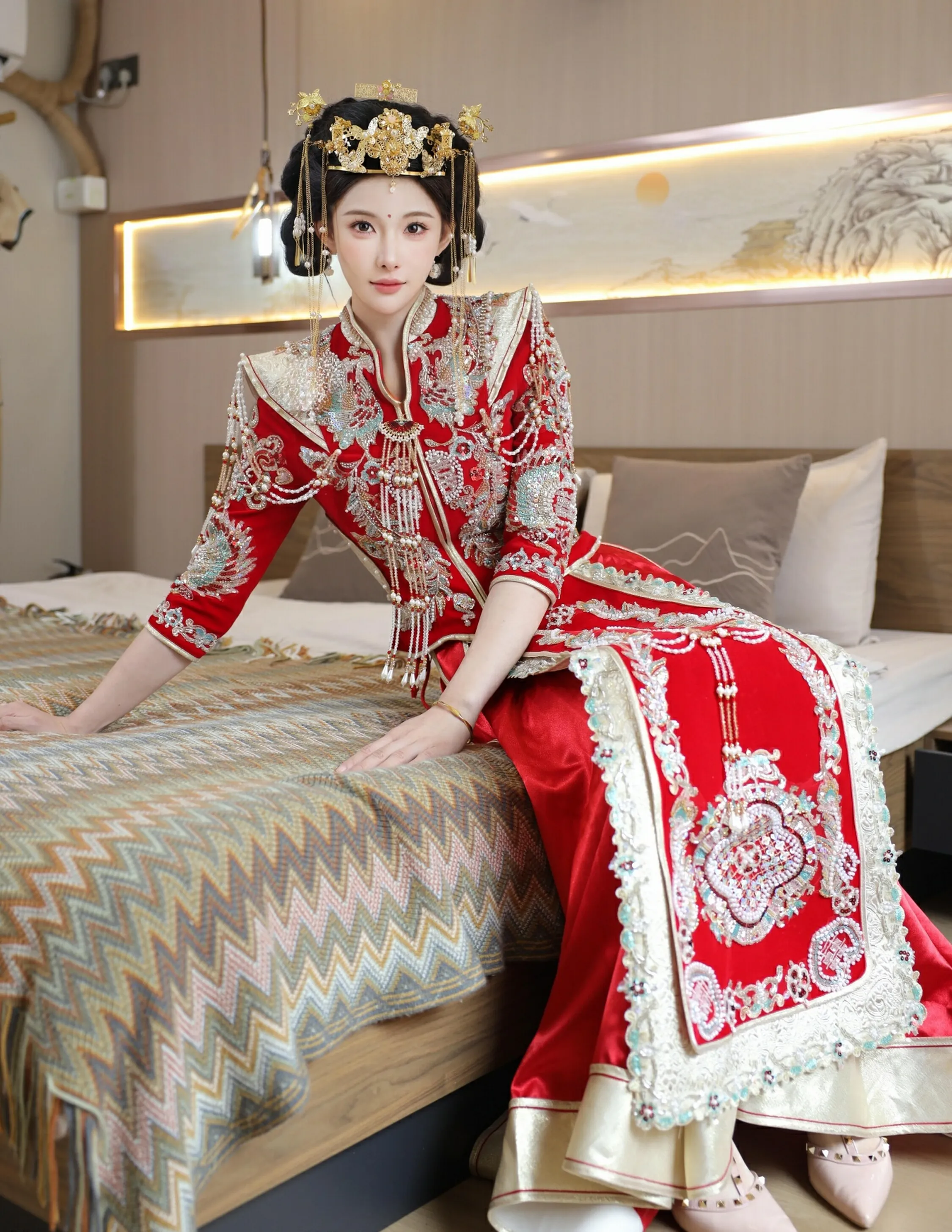 [XiuRen秀人网] 2025.09.08 No.10742 梨霜儿 红色新娘服饰 肉色丝袜 性感写真 [84+1P]