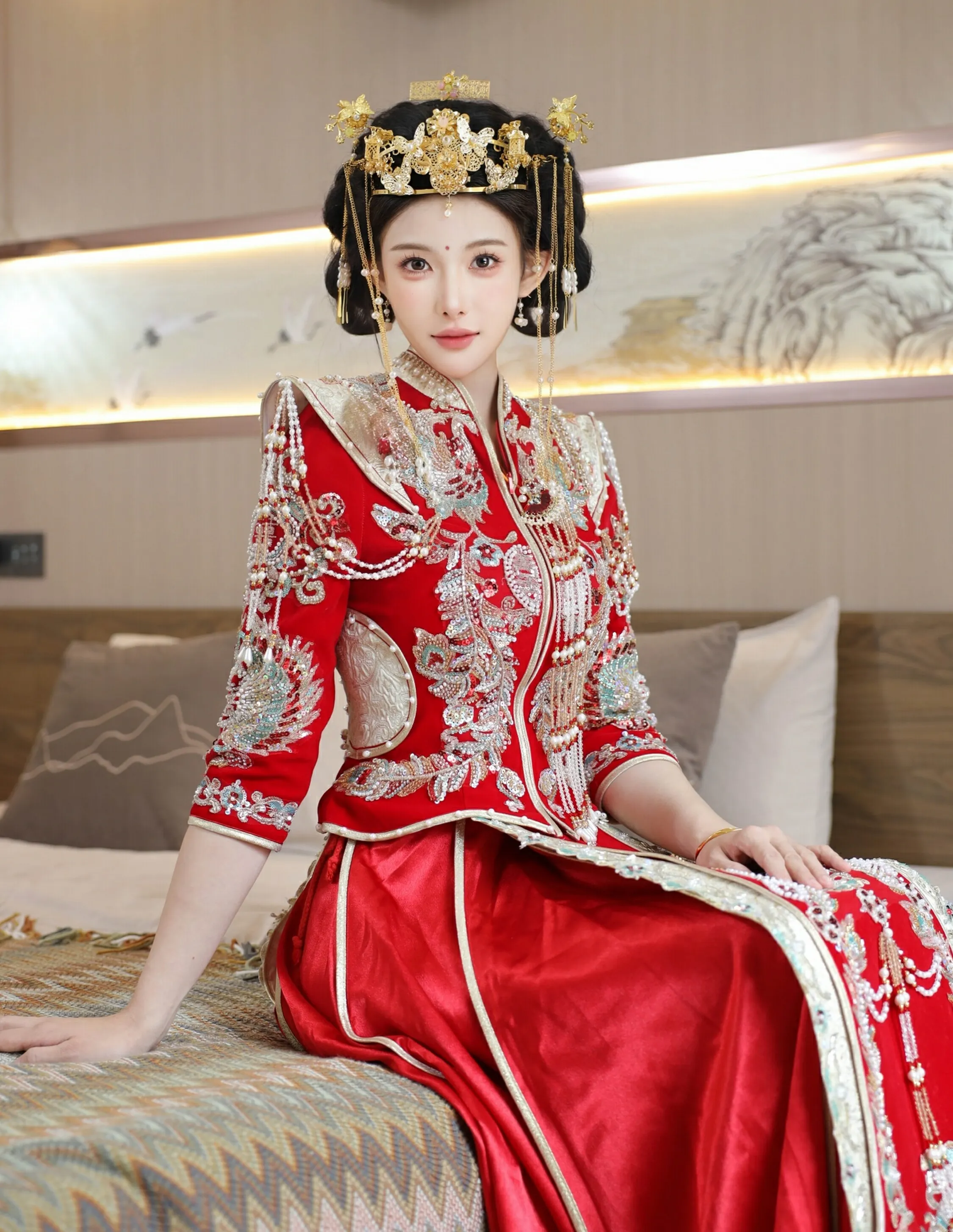 [XiuRen秀人网] 2025.09.08 No.10742 梨霜儿 红色新娘服饰 肉色丝袜 性感写真 [84+1P]