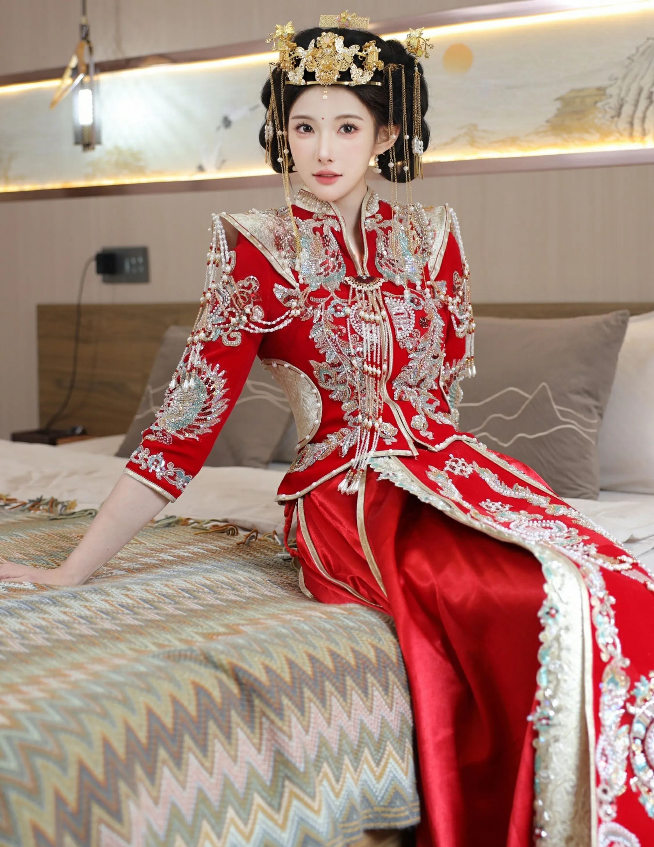 [XiuRen秀人网] 2025.09.08 No.10742 梨霜儿 红色新娘服饰 肉色丝袜 性感写真 [84+1P]